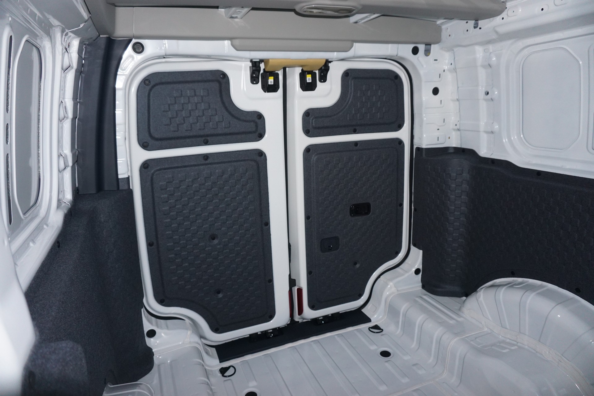KIA PV5 Cargo Essential-image-9