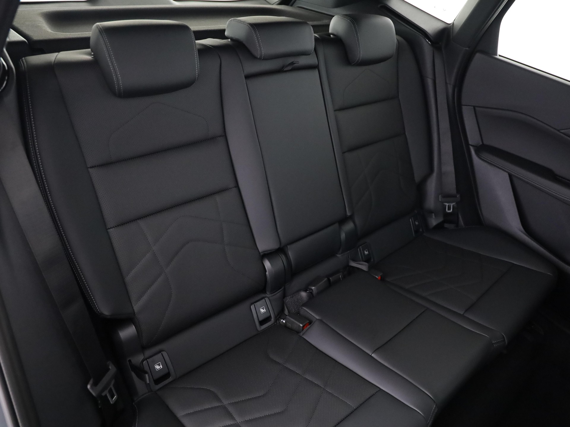 BMW 223d xDrive SDKG Active Tourer-image-16