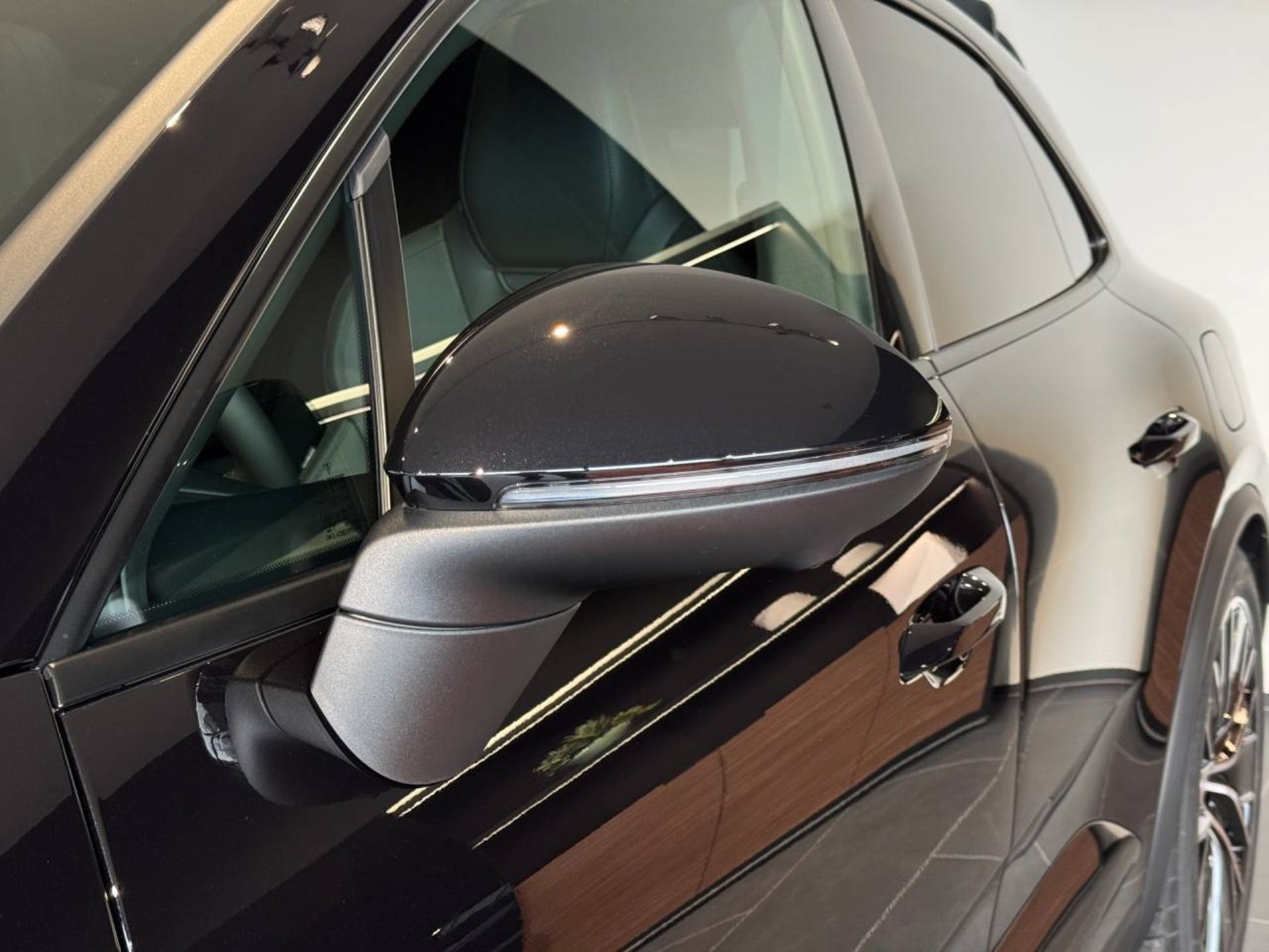 PORSCHE Macan 4-image-40