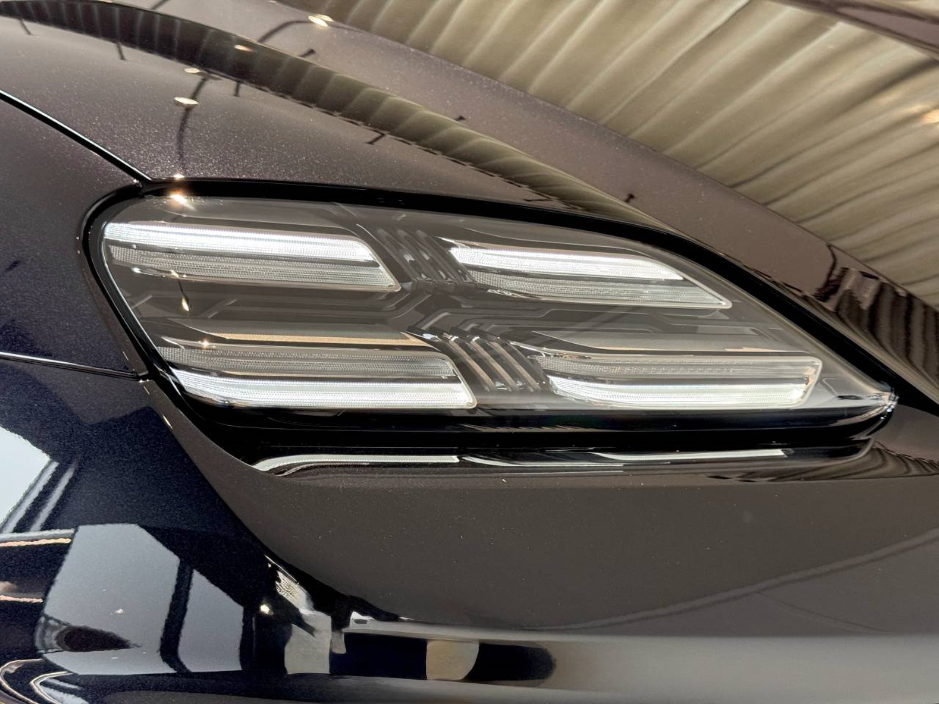 PORSCHE Macan 4-image-39