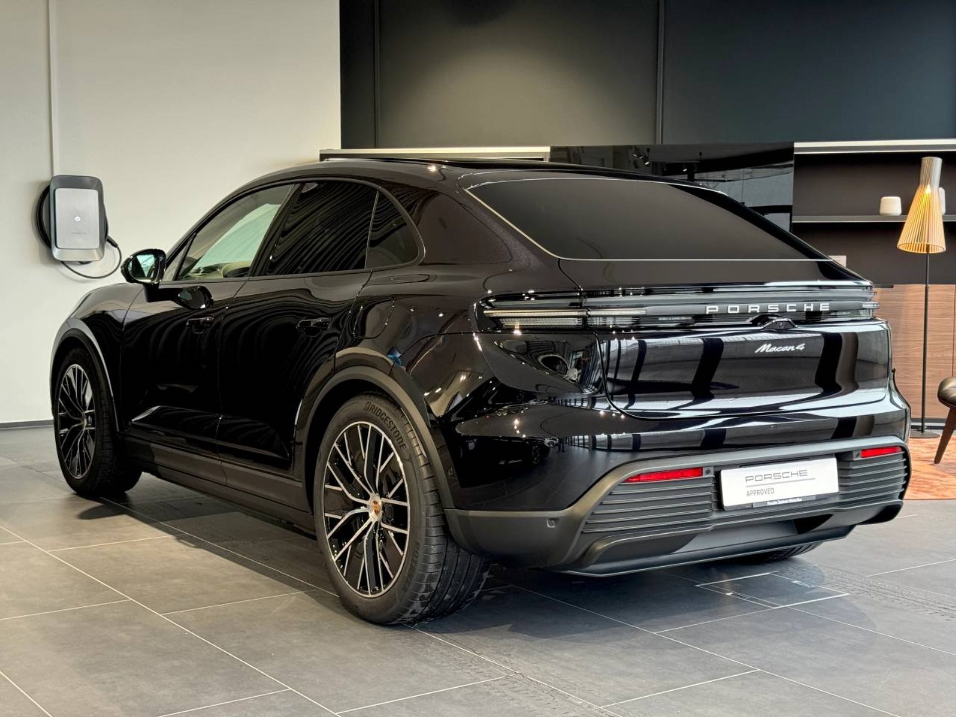PORSCHE Macan 4-image-2