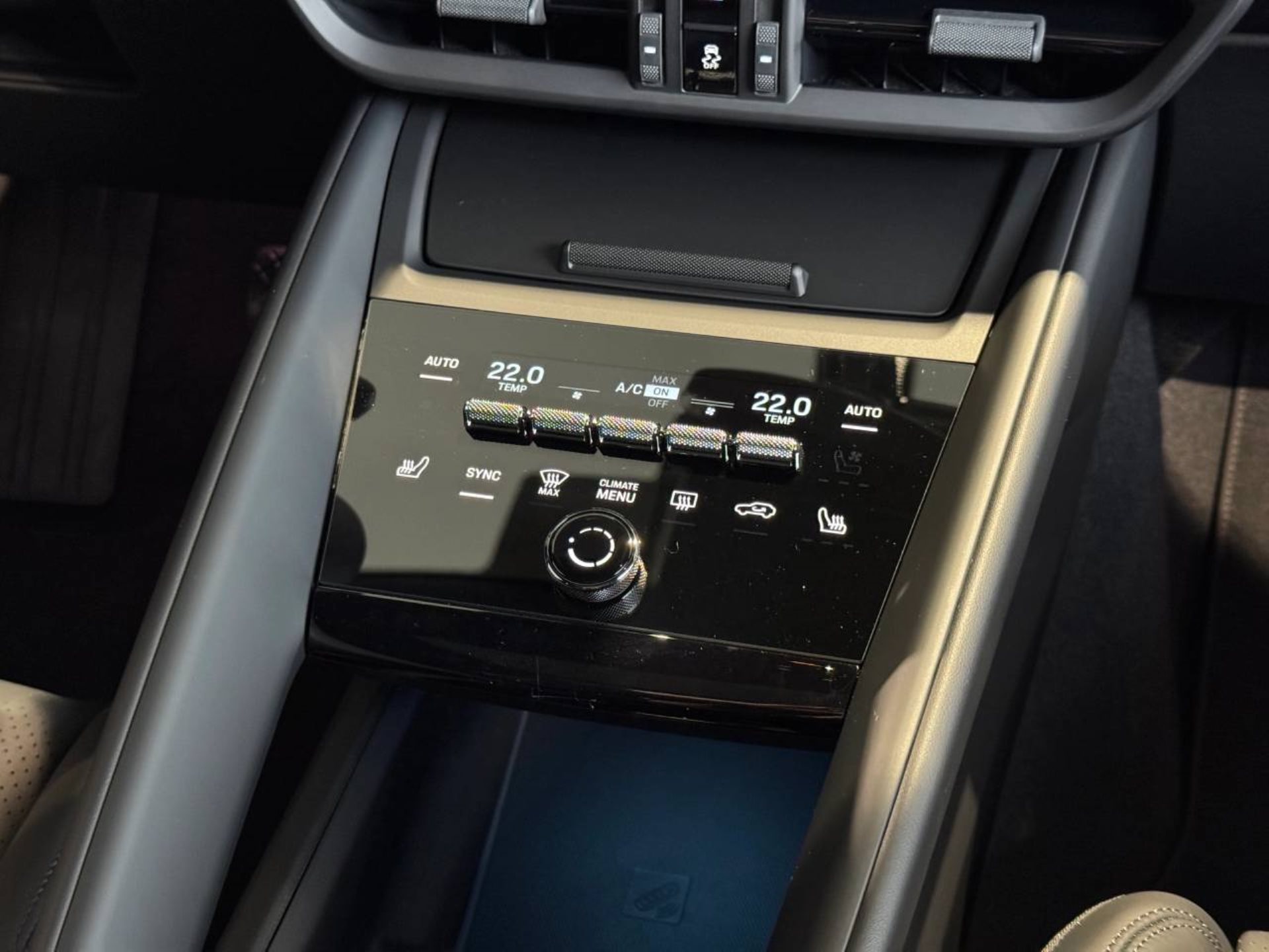 PORSCHE Macan 4-image-21