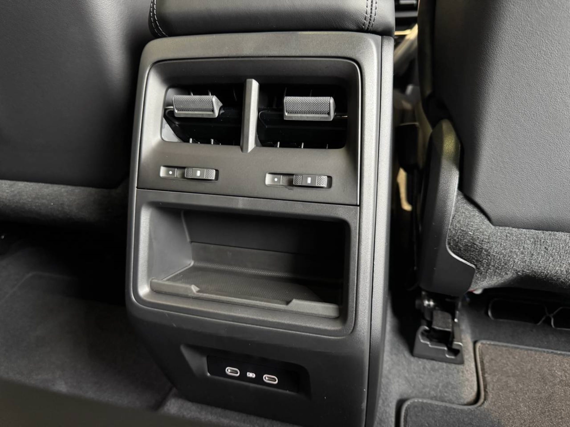 PORSCHE Macan 4-image-35