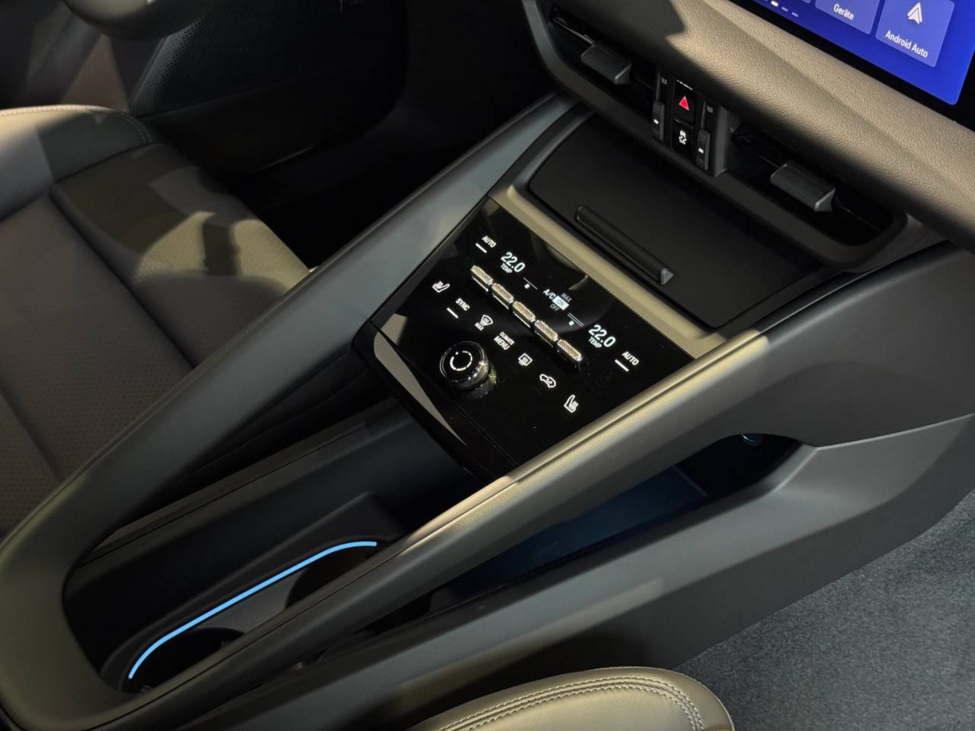 PORSCHE Macan 4-image-23