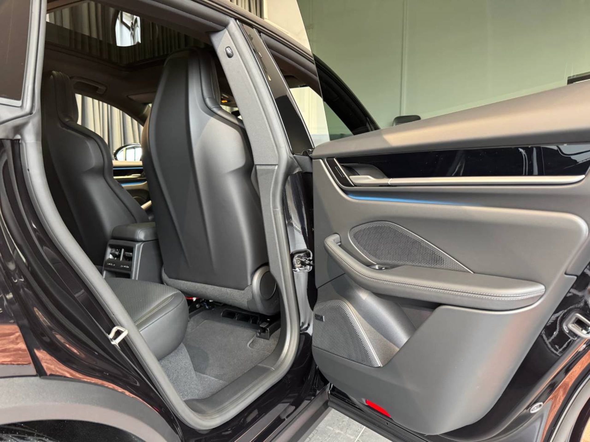 PORSCHE Macan 4-image-32