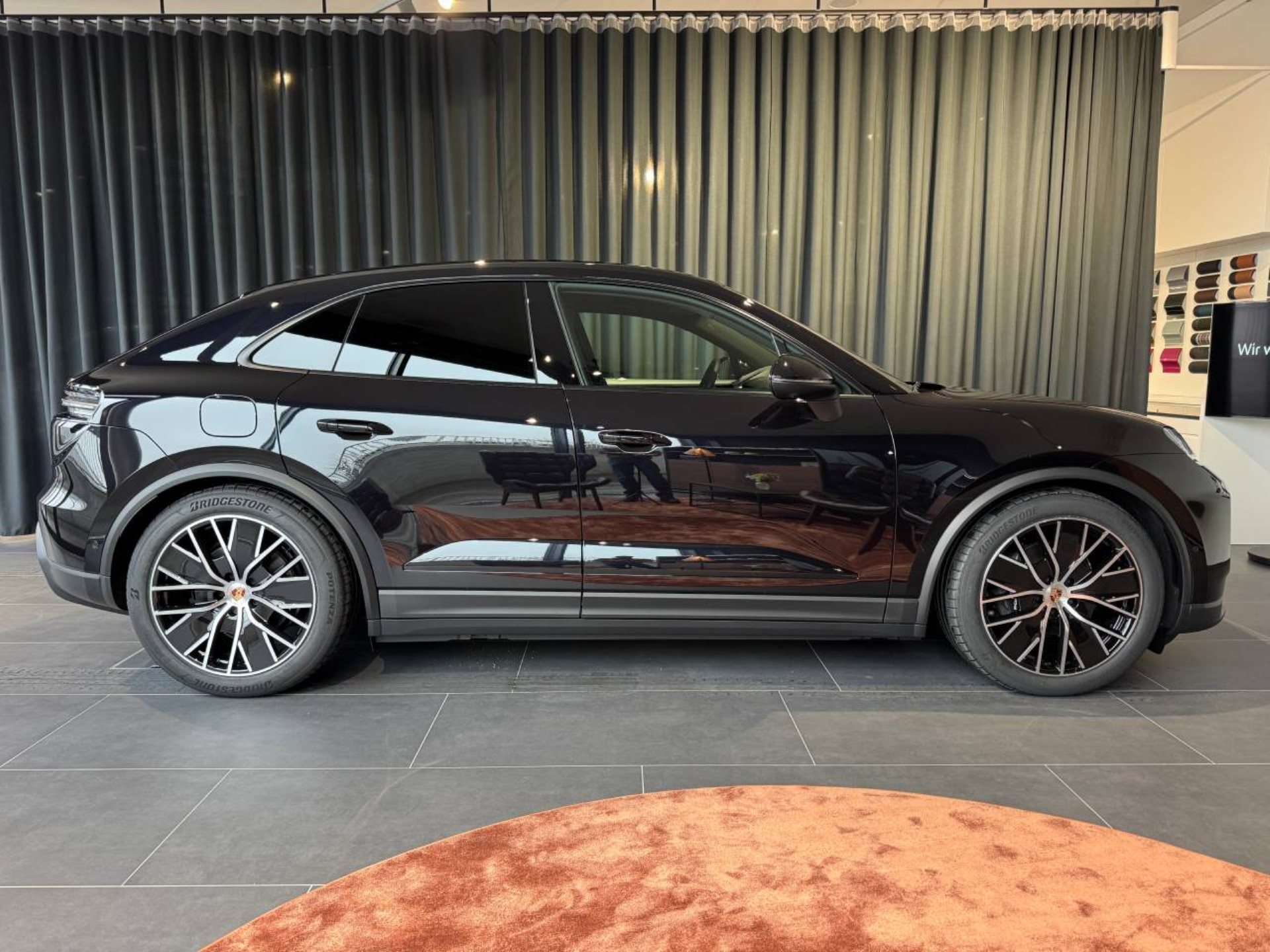PORSCHE Macan 4-image-8