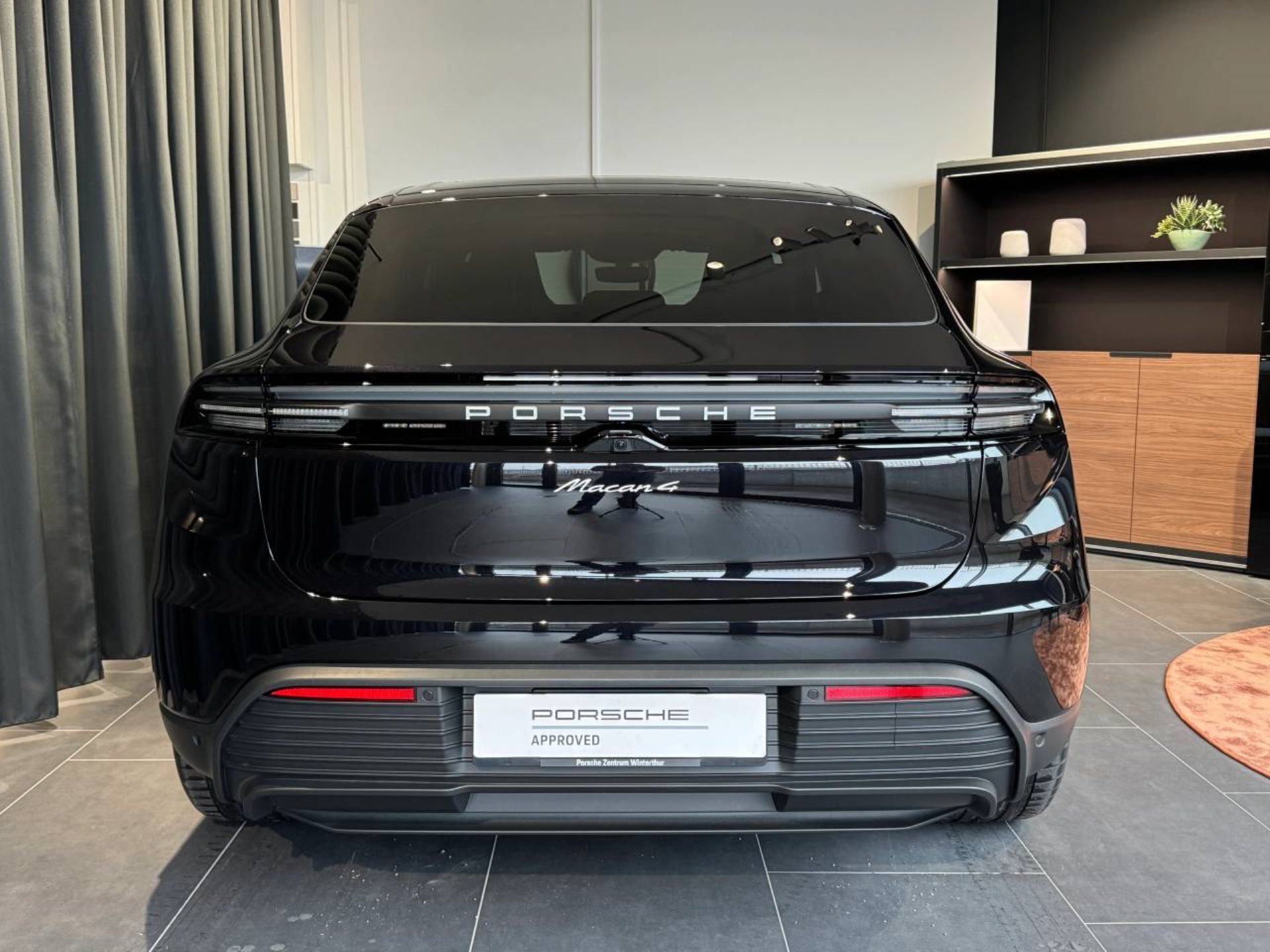 PORSCHE Macan 4-image-6