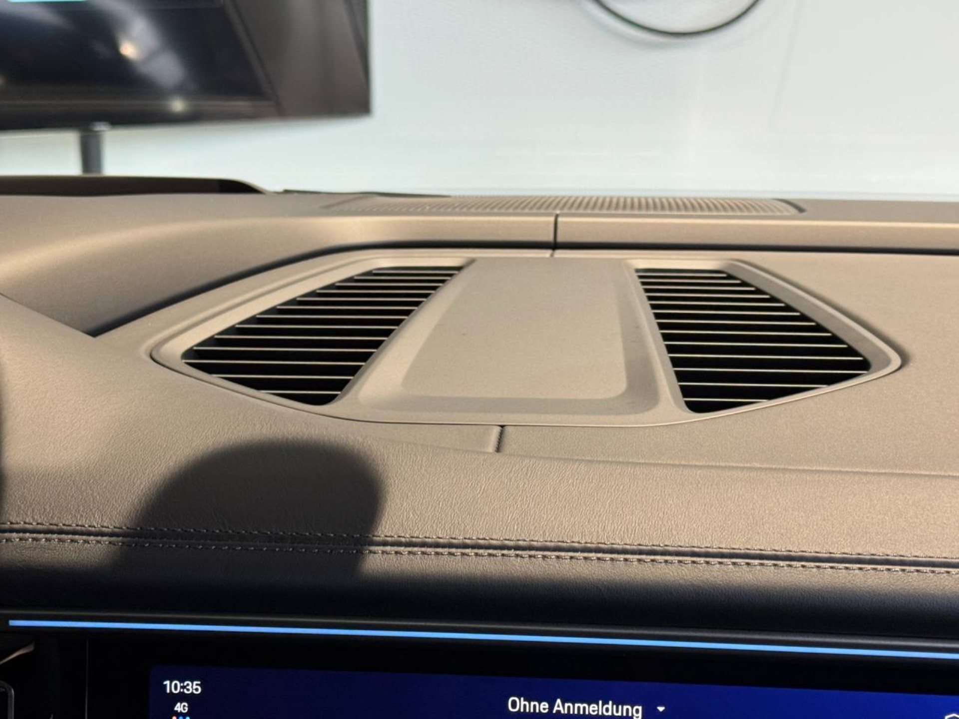 PORSCHE Macan 4-image-22