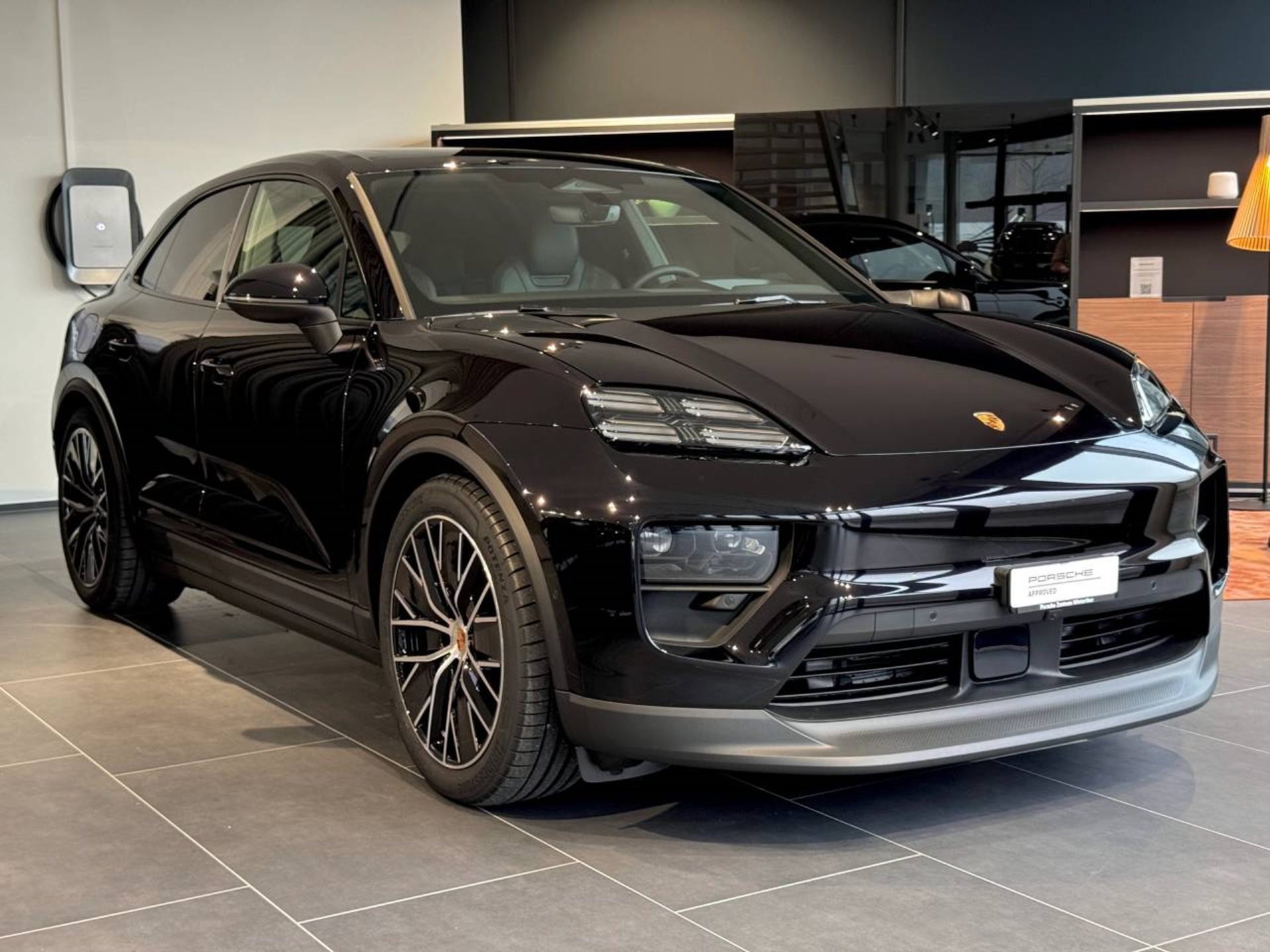 PORSCHE Macan 4-image-9