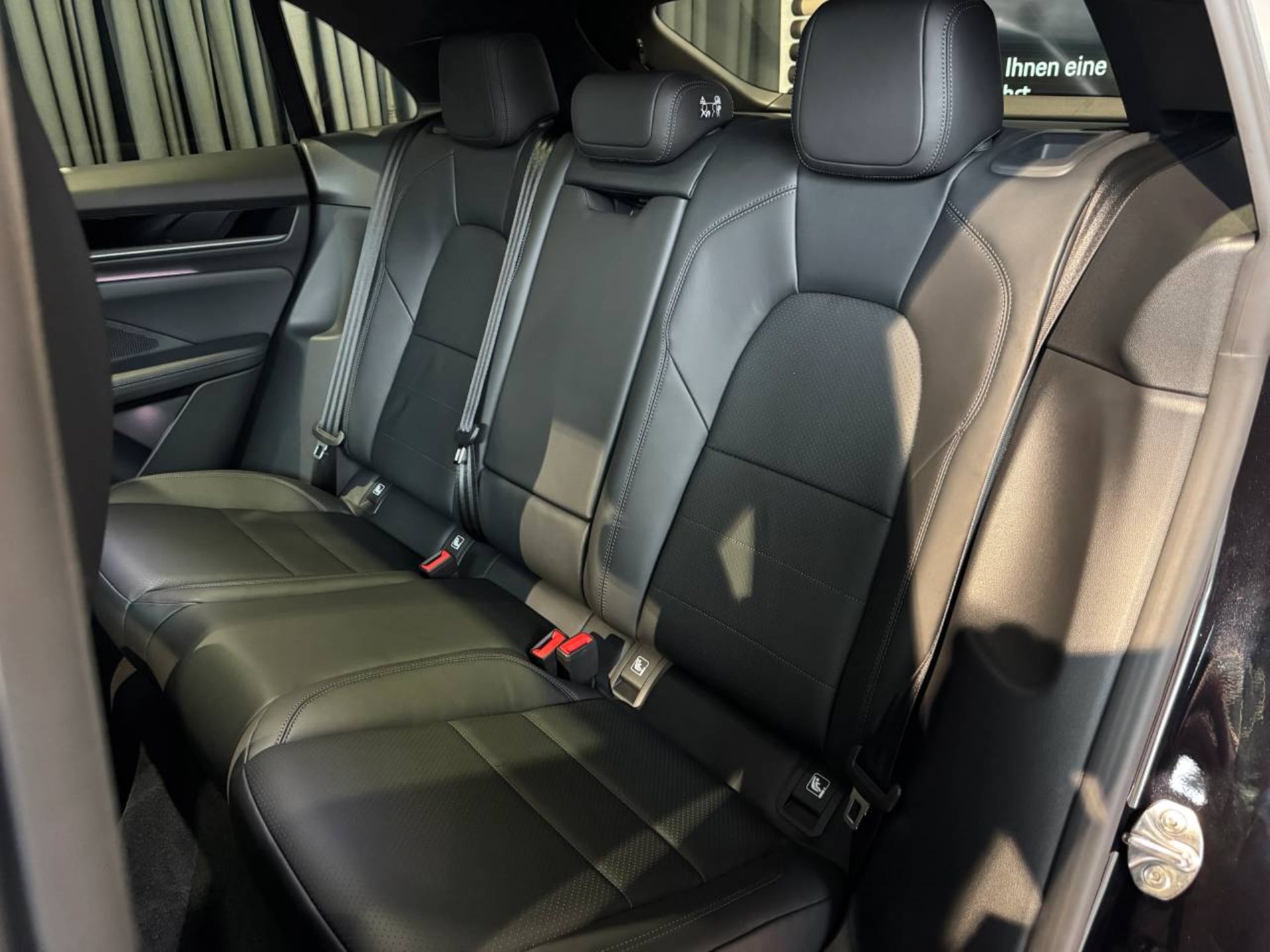 PORSCHE Macan 4-image-34