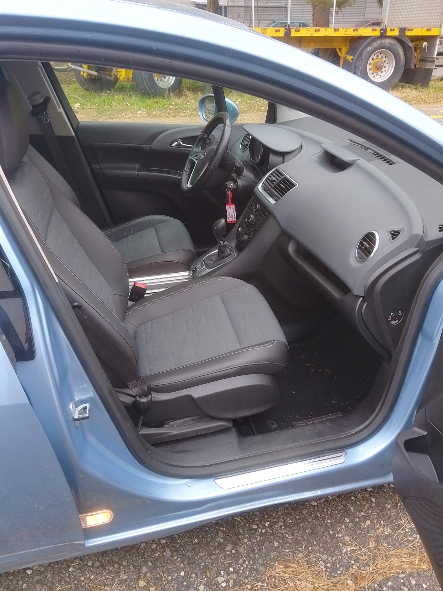 OPEL Meriva 1.4 Turbo Active Edition Automatic-image-12