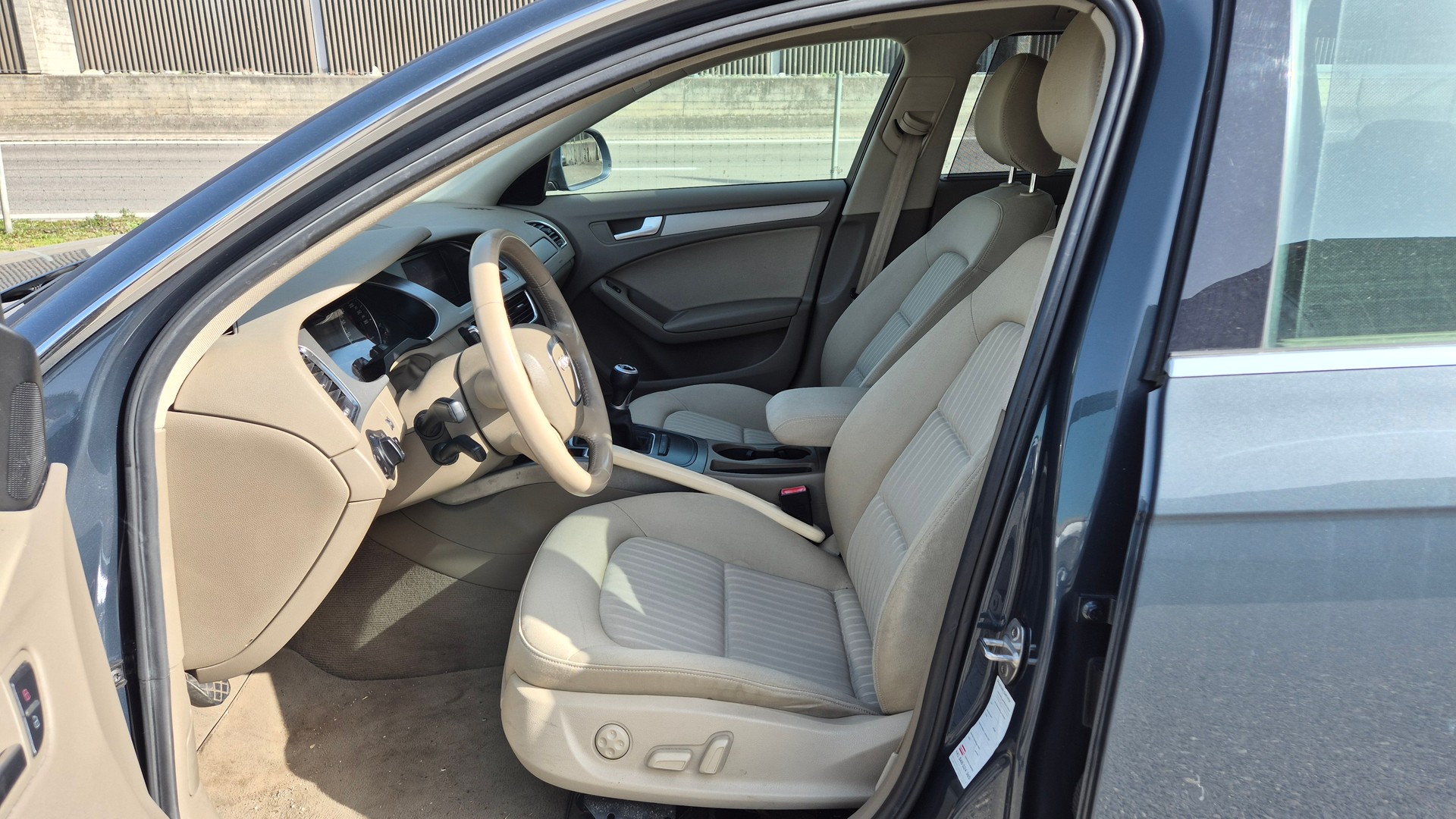 AUDI A4 Avant 2.0 TDI Start-image-7