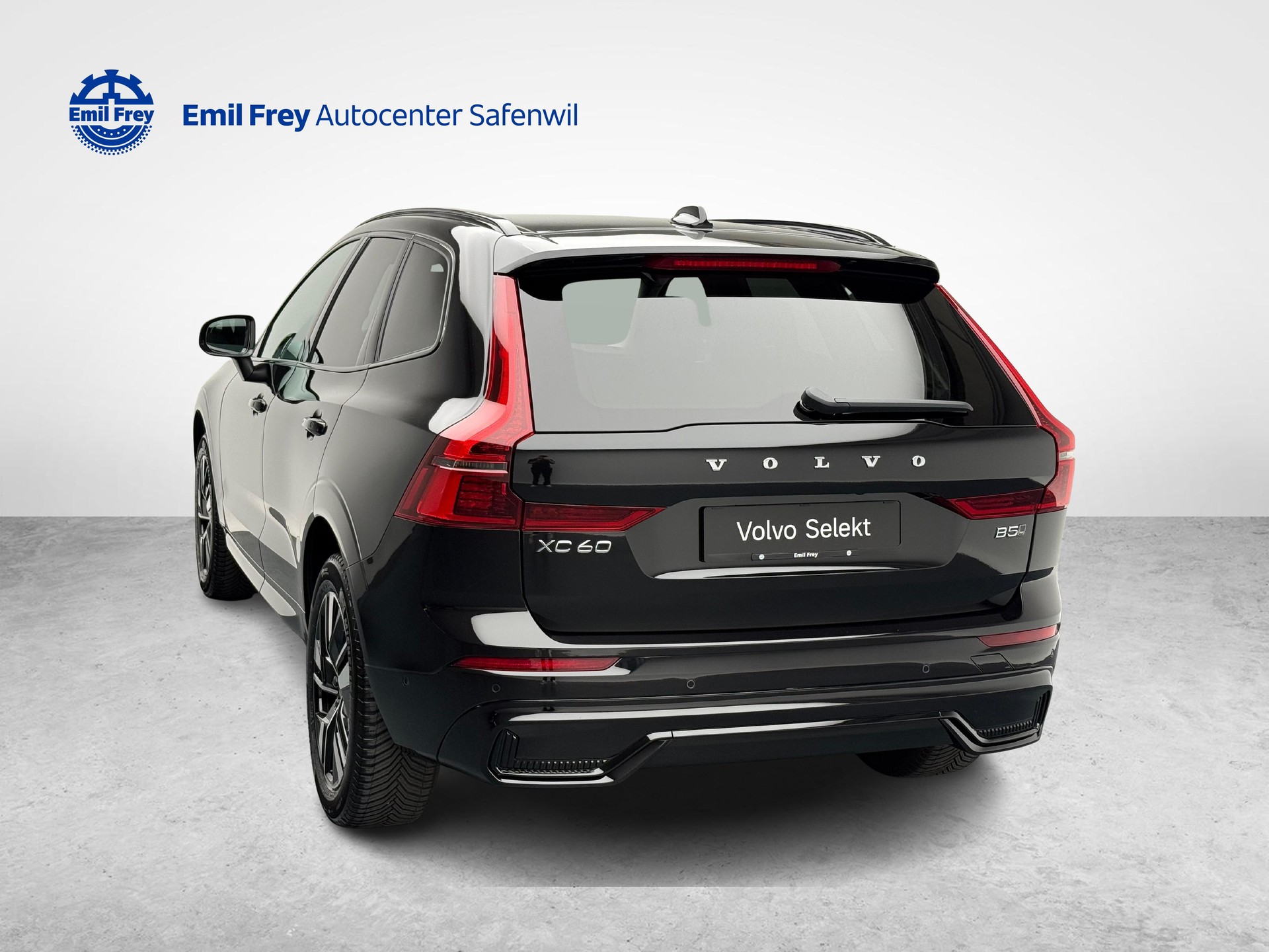 VOLVO XC60 2.0 B5 MH Plus Dark AWD-image-2