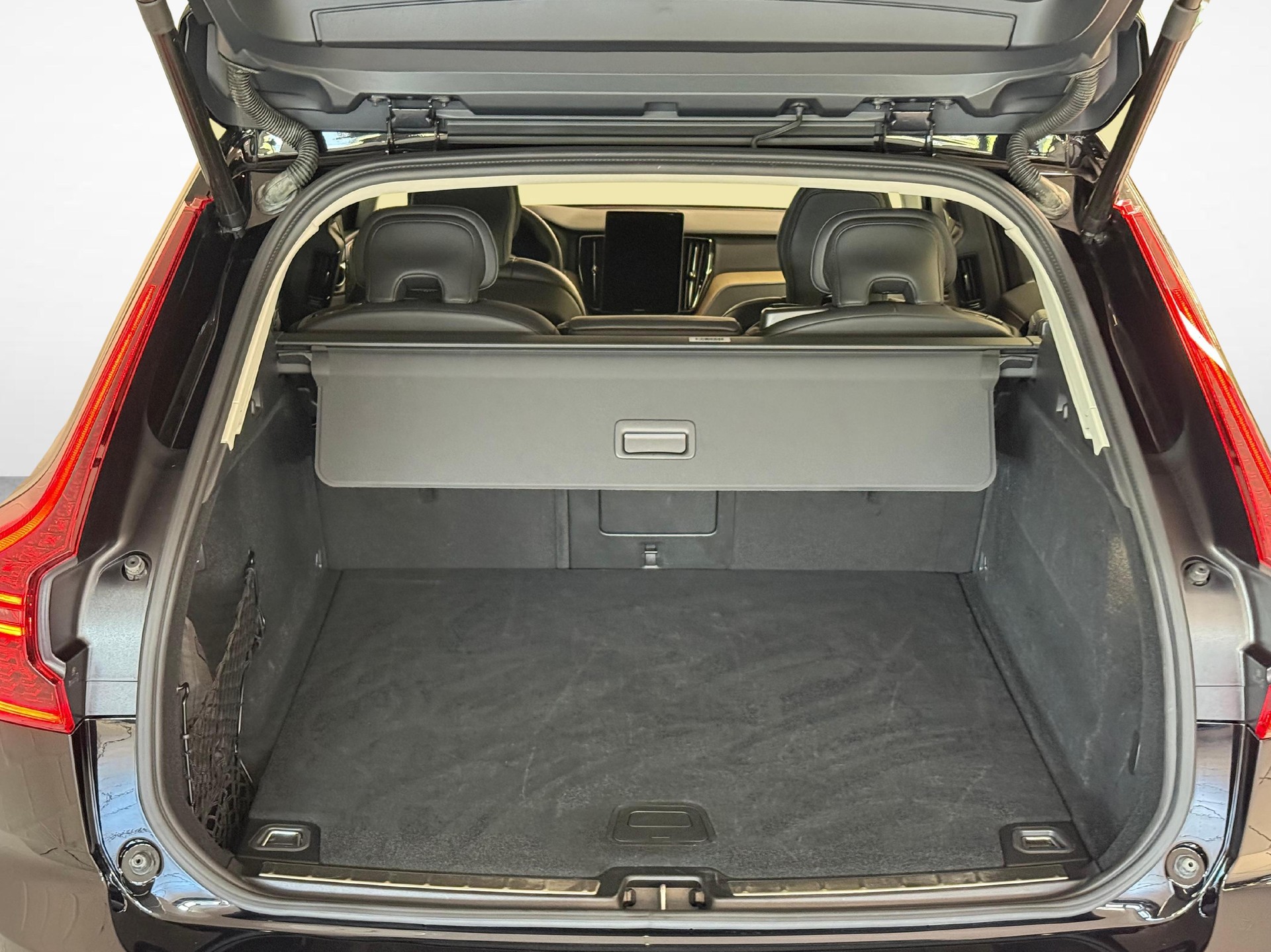 VOLVO XC60 2.0 B5 MH Plus Dark AWD-image-11