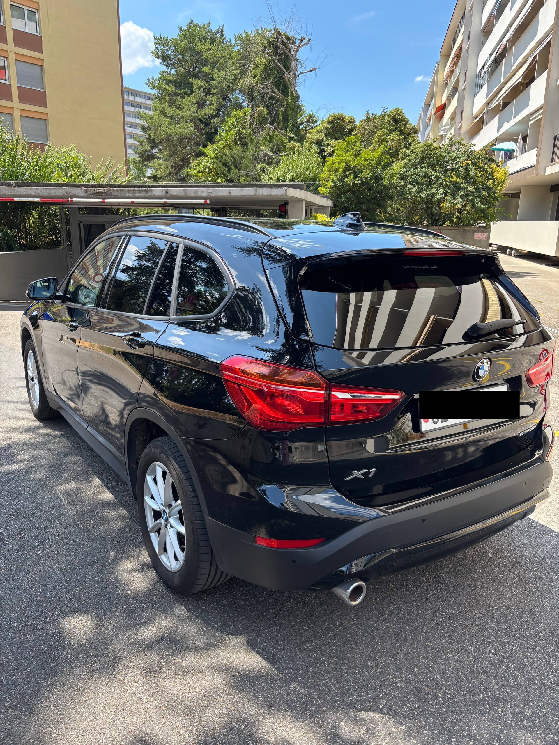 BMW X1 sDrive 18i Travel Edition Steptronic DSK-image-1