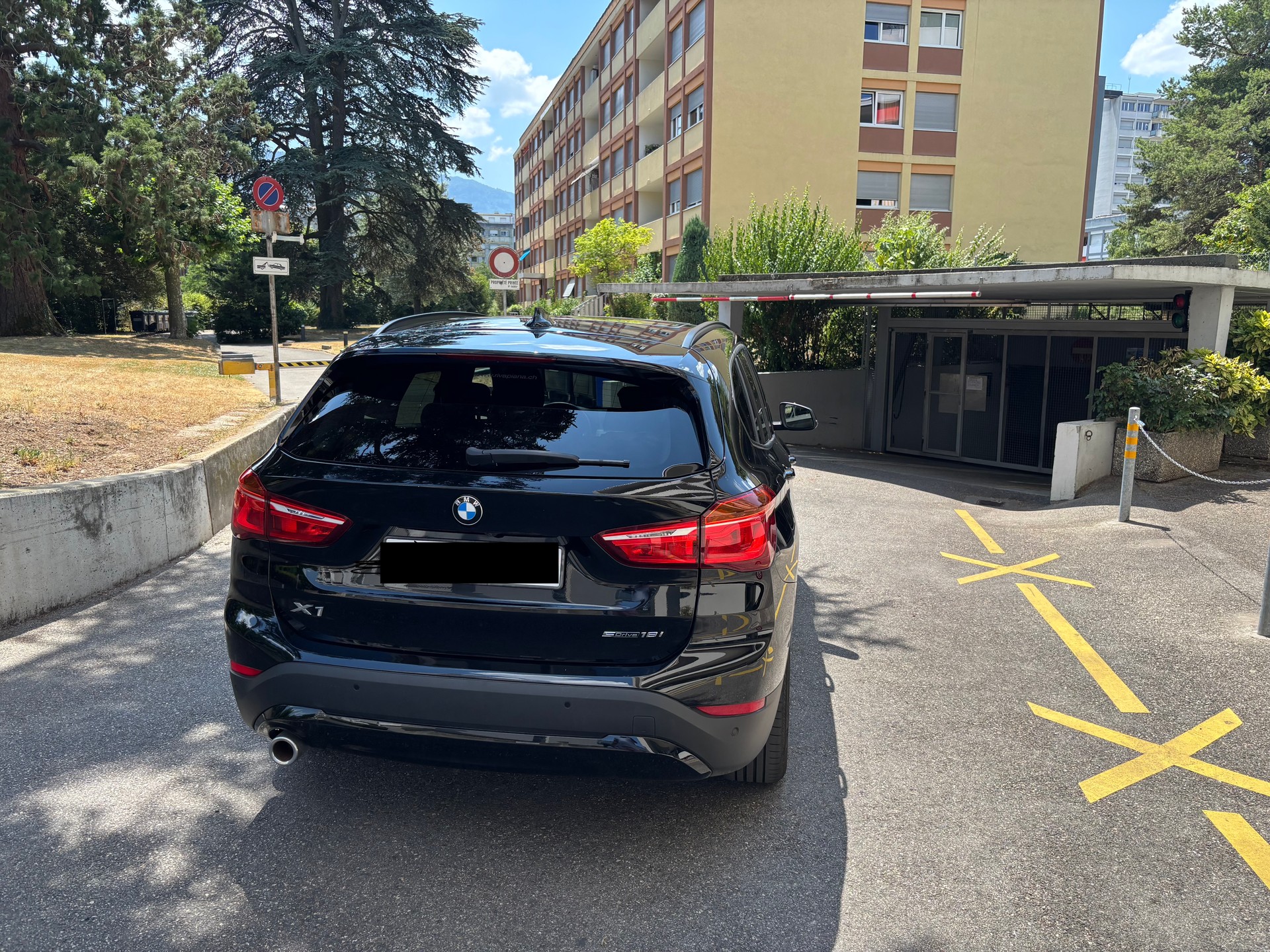 BMW X1 sDrive 18i Travel Edition Steptronic DSK-image-0