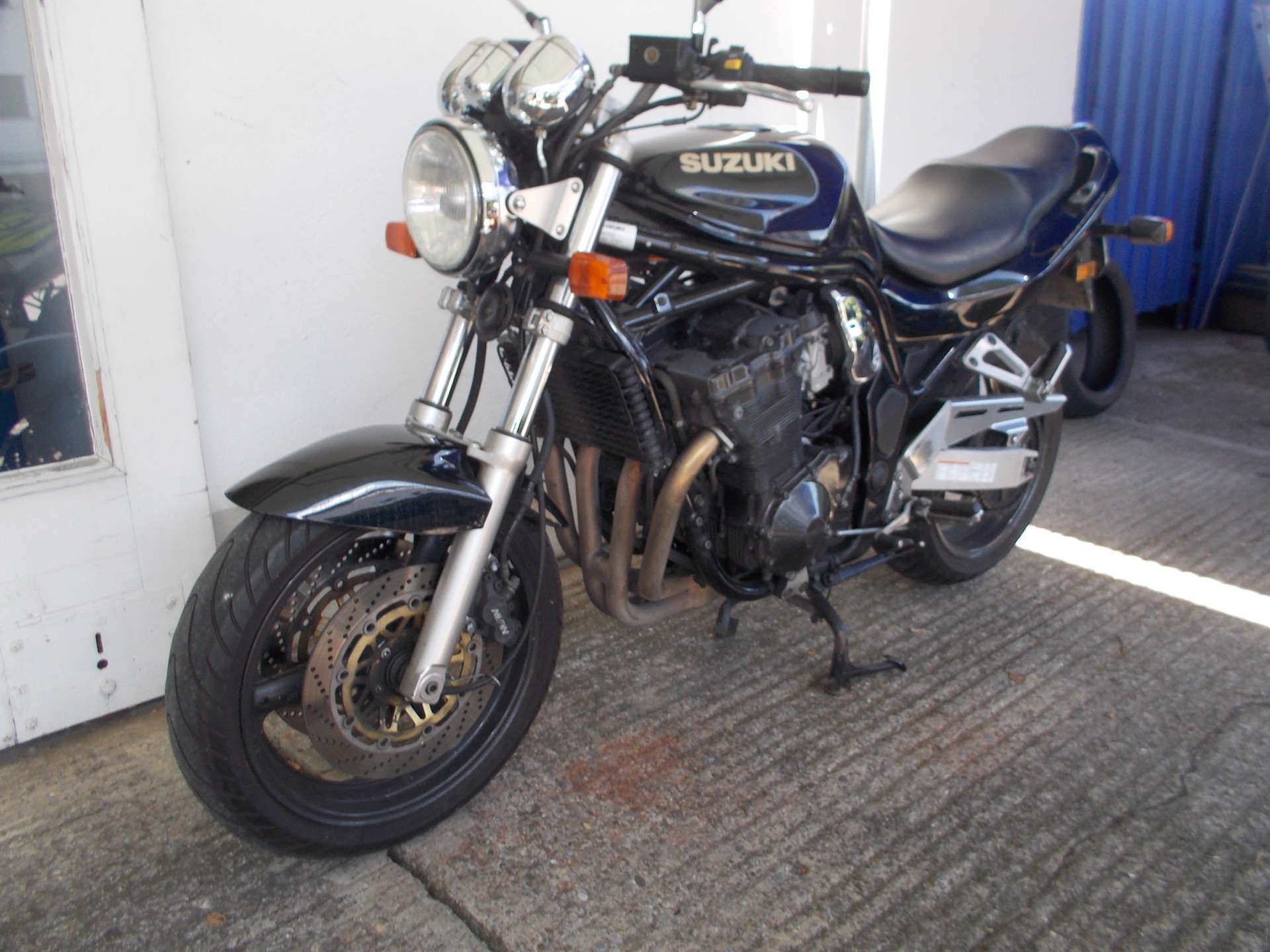 SUZUKI GSF 1200 S Bandit-image-1