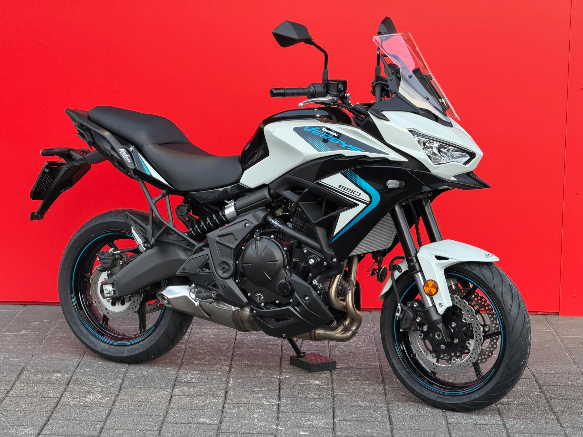 KAWASAKI Versys 650 (35kW)-showroom-element-1