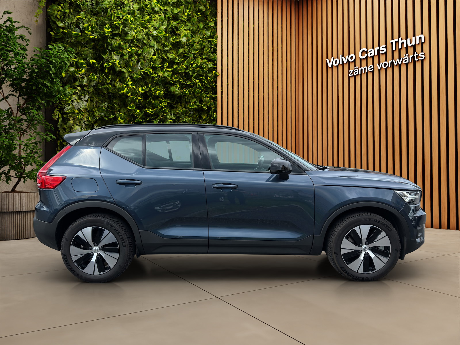VOLVO XC40 1.5 T4 PiH R-Design-image-3