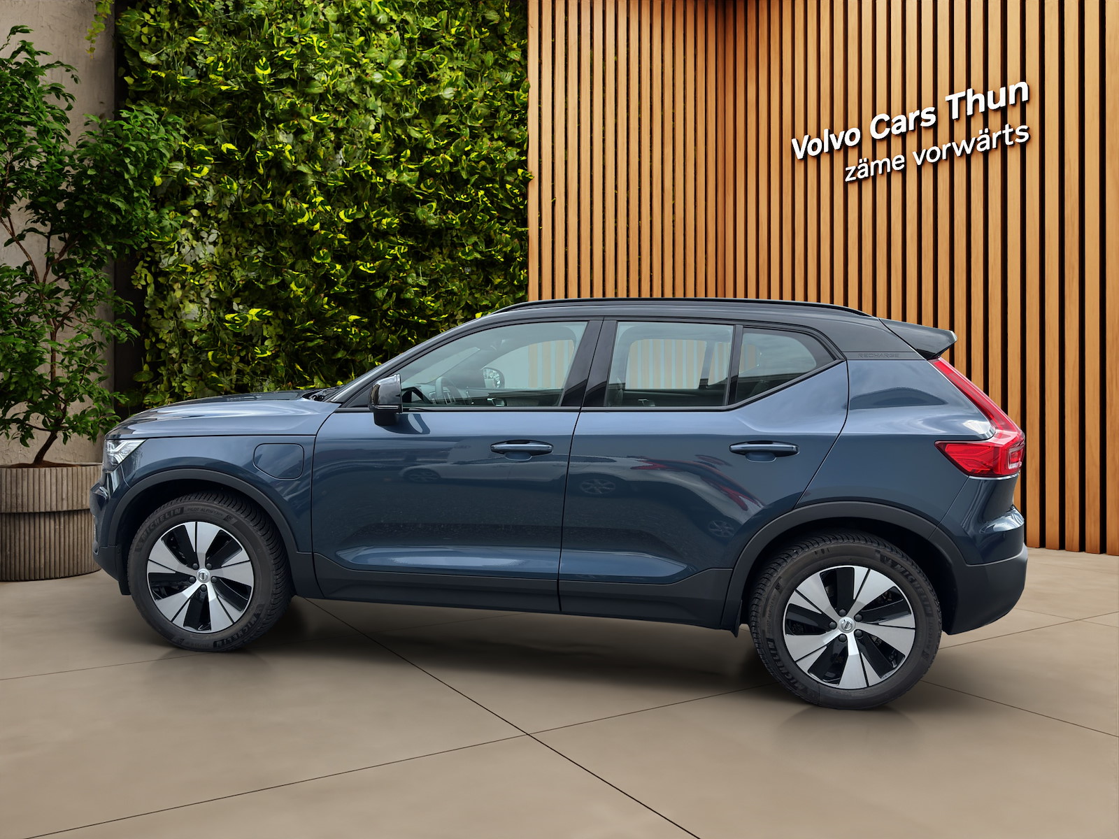 VOLVO XC40 1.5 T4 PiH R-Design-image-4
