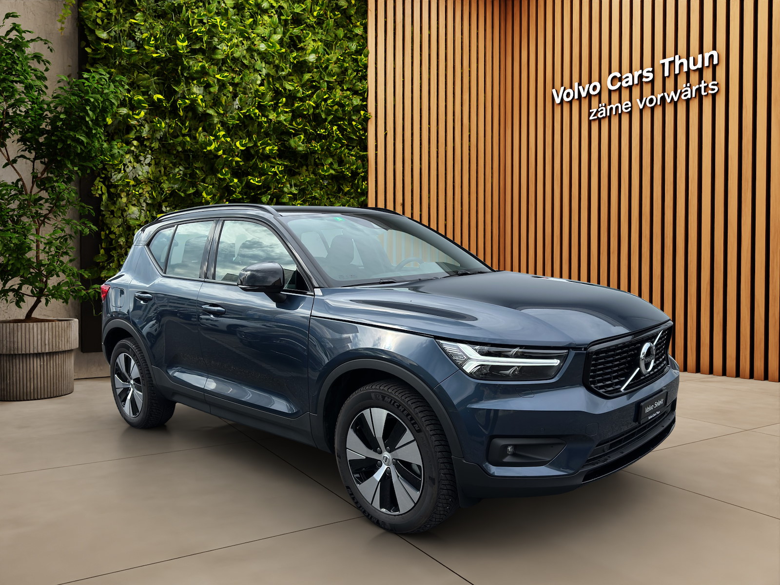 VOLVO XC40 1.5 T4 PiH R-Design-image-2