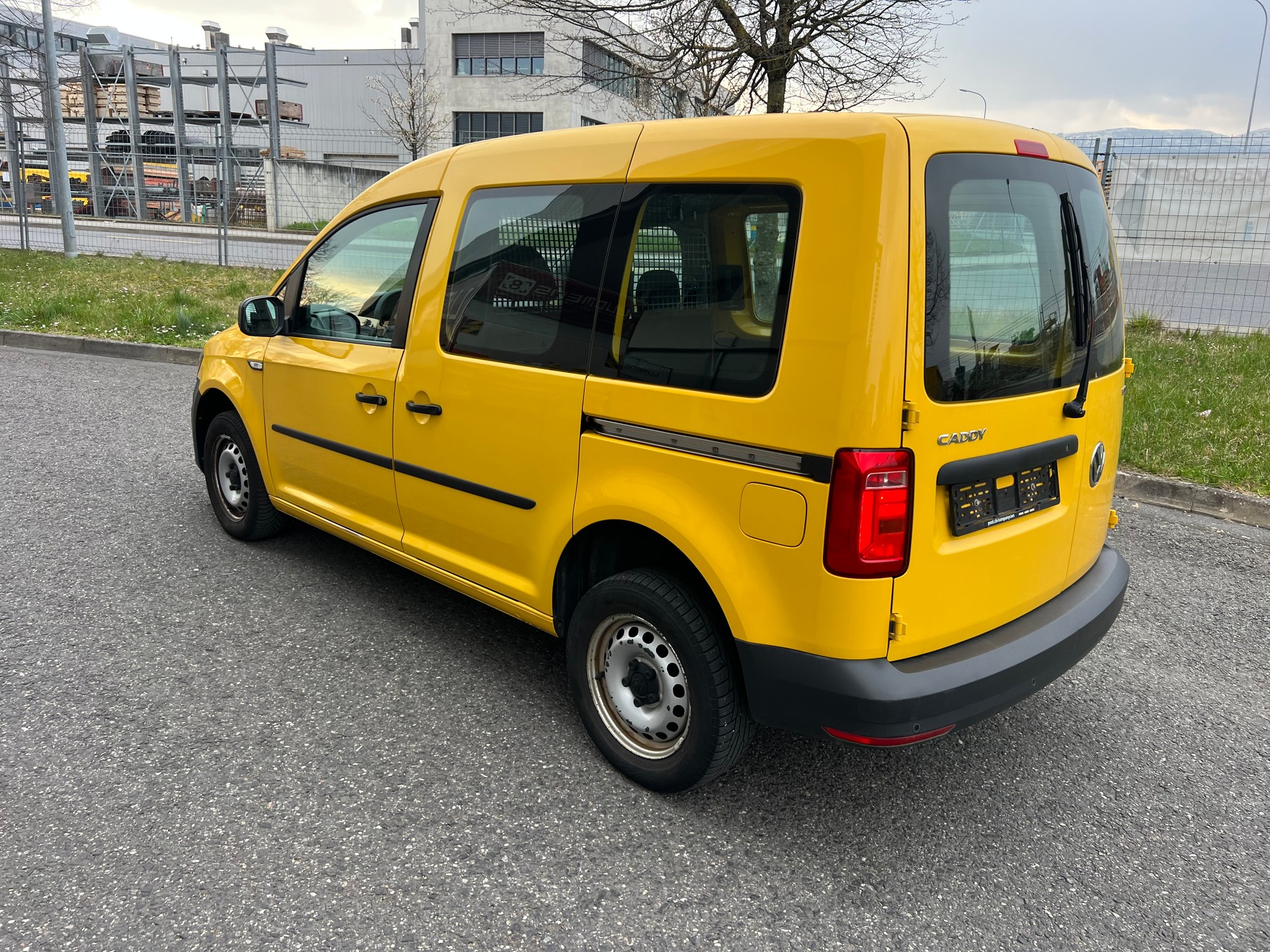 VW Caddy 2.0TDI 4Motion BlueMotion Technology-image-3