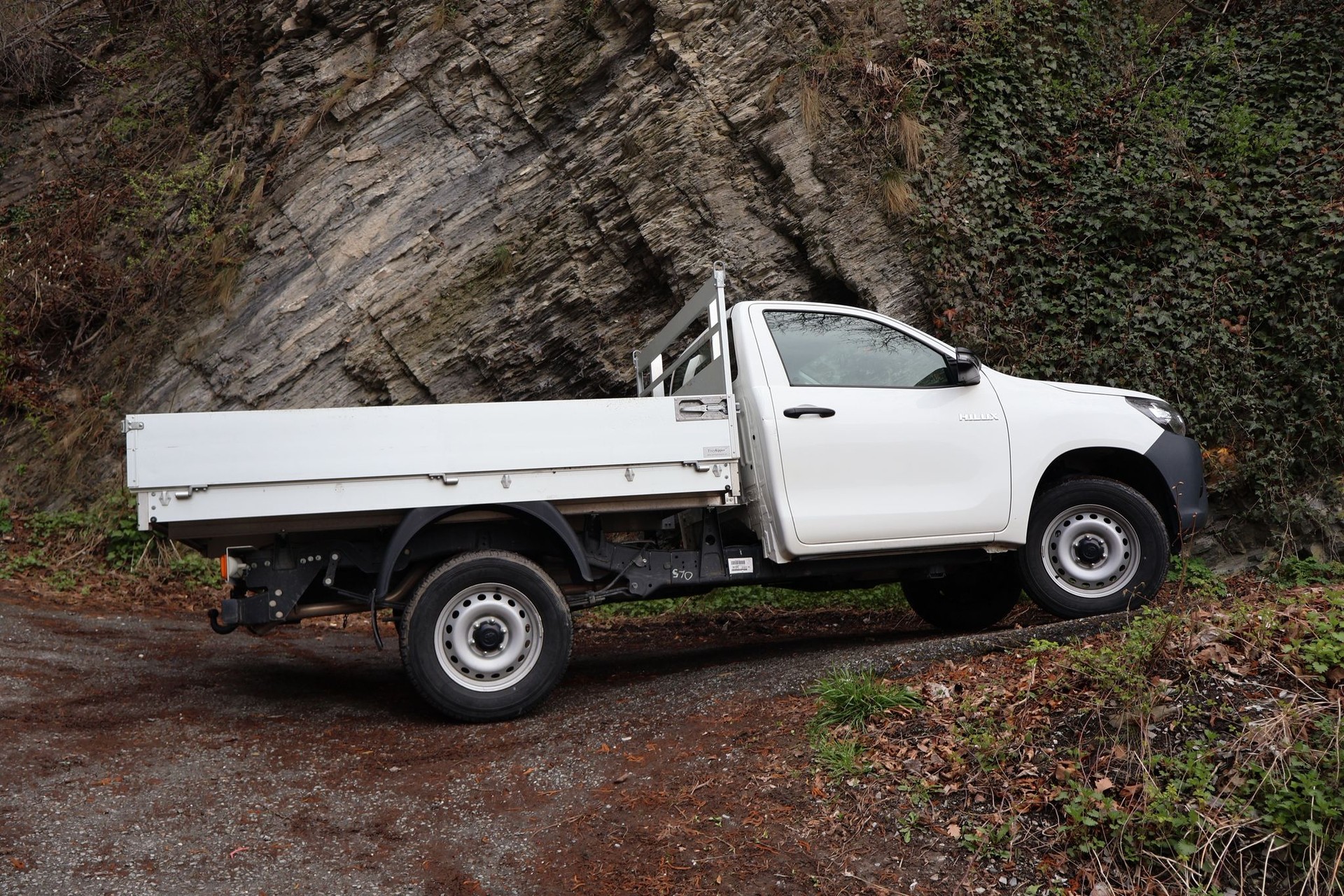 TOYOTA Hilux 2.4D-4D Comfort Single Cab 4x4-image-4