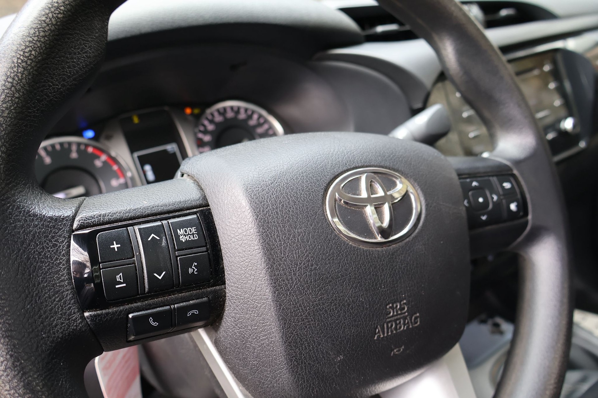 TOYOTA Hilux 2.4D-4D Comfort Single Cab 4x4-image-7