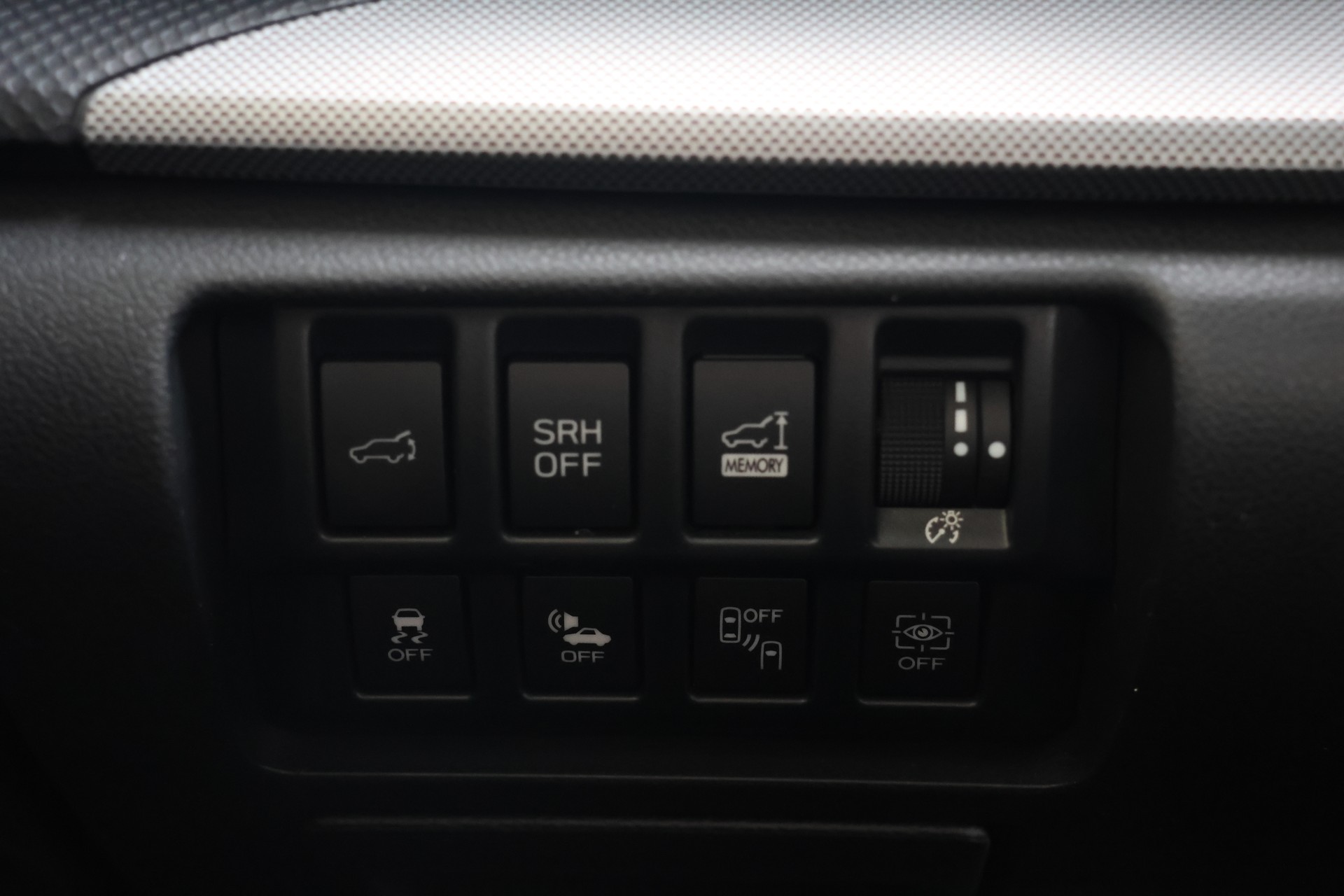 SUBARU Forester 2.0i e-Boxer Swiss Plus Lineartronic-image-23