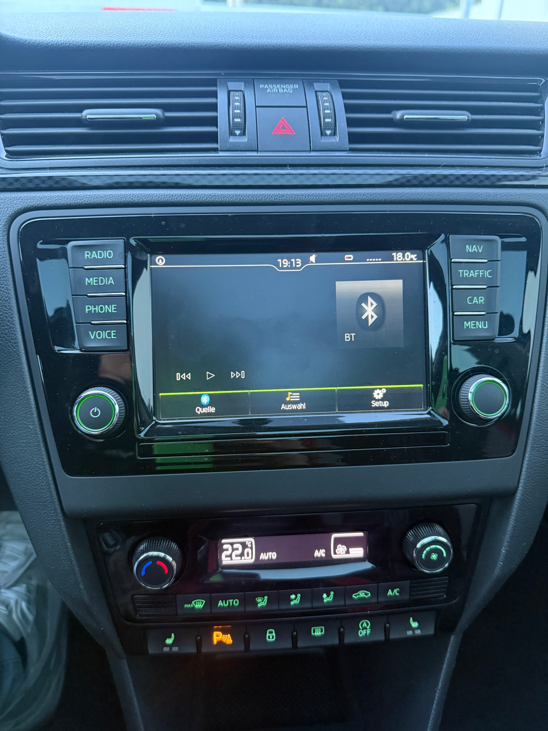 SKODA Rapid Spaceback 1.2 TSI Monte Carlo *PANORAMADACH*DAB*NAVI*BLUETOOTH*MFK FRISCH*-image-24