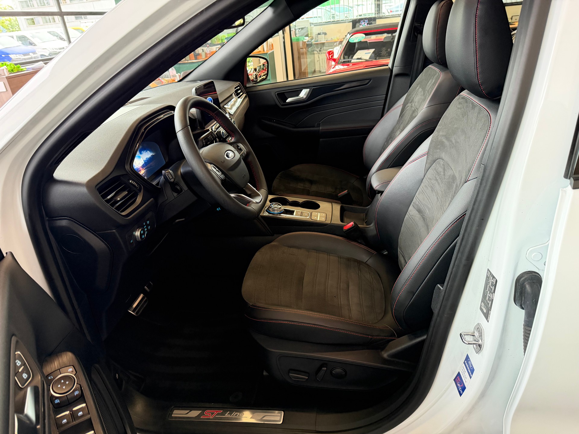 FORD Kuga 2.5 FHEV ST-Line X 4WD 4X4 190 PS-image-15