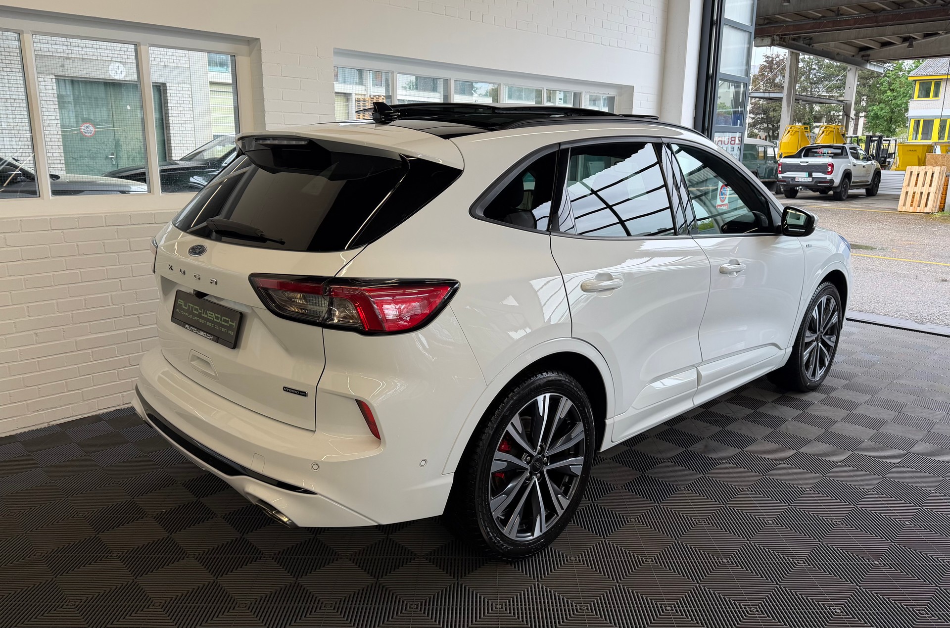 FORD Kuga 2.5 FHEV ST-Line X 4WD 4X4 190 PS-showroom-element-2