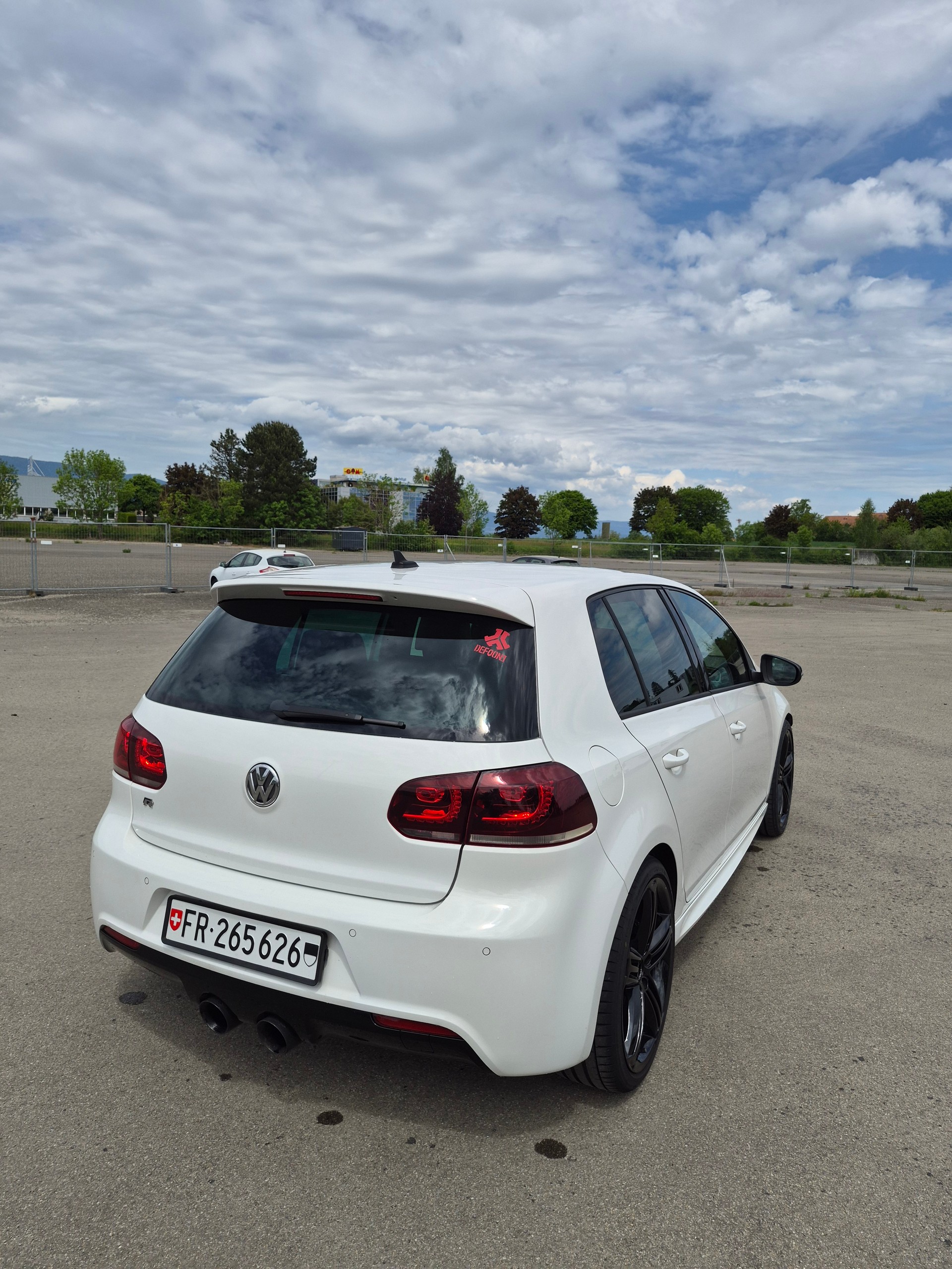 VW 2.0 TSI R 4motion-image-3