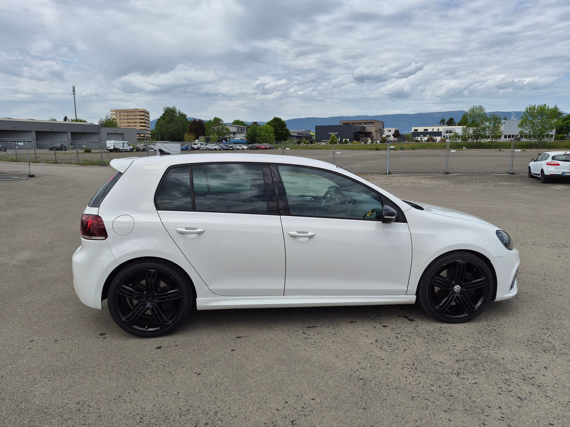 VW 2.0 TSI R 4motion-image-1