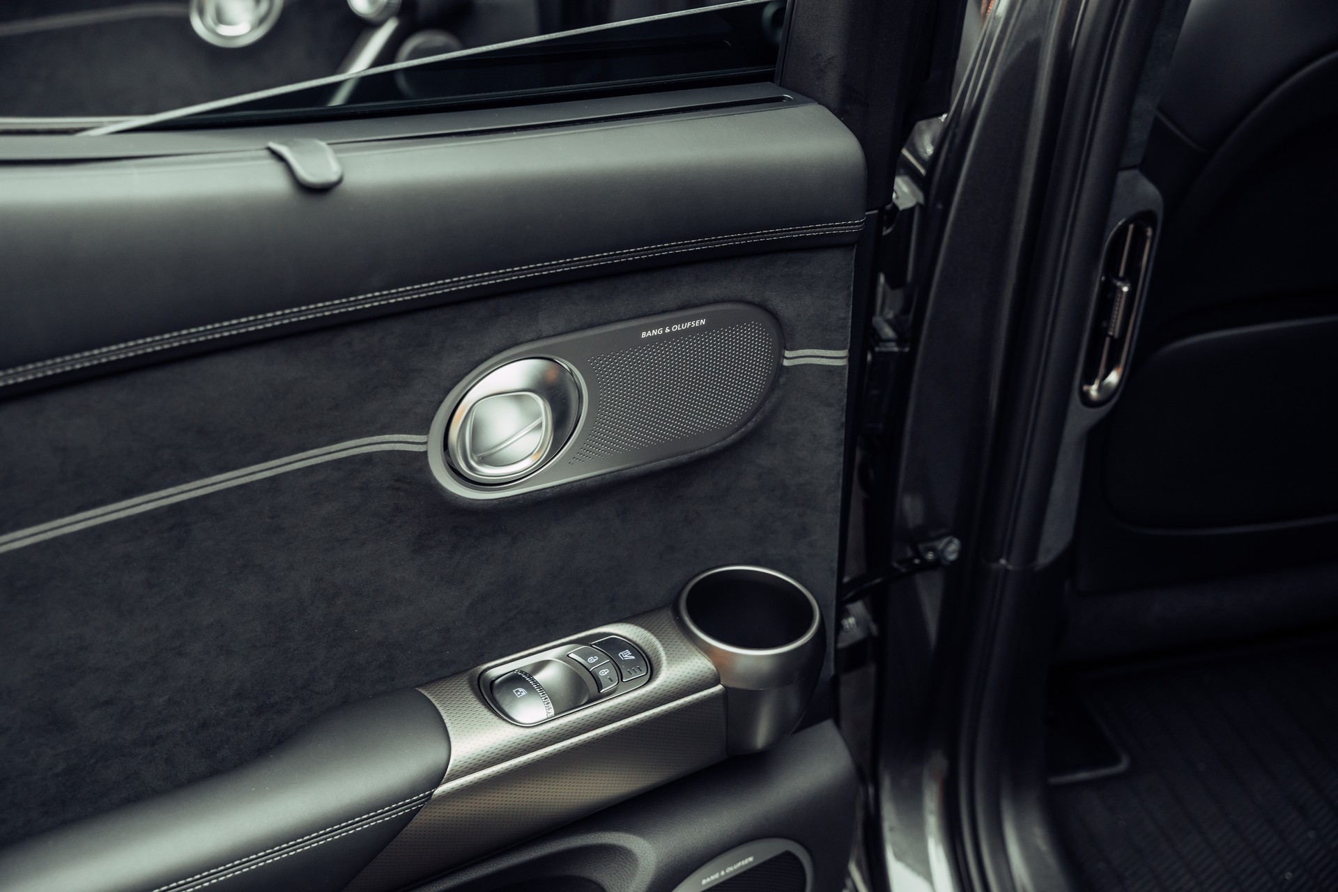 GENESIS GV60 77.4 kWh Sport AWD-image-12