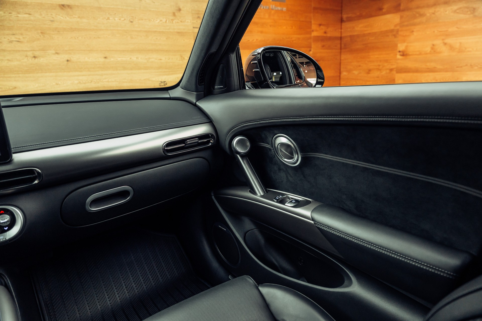 GENESIS GV60 77.4 kWh Sport AWD-image-10
