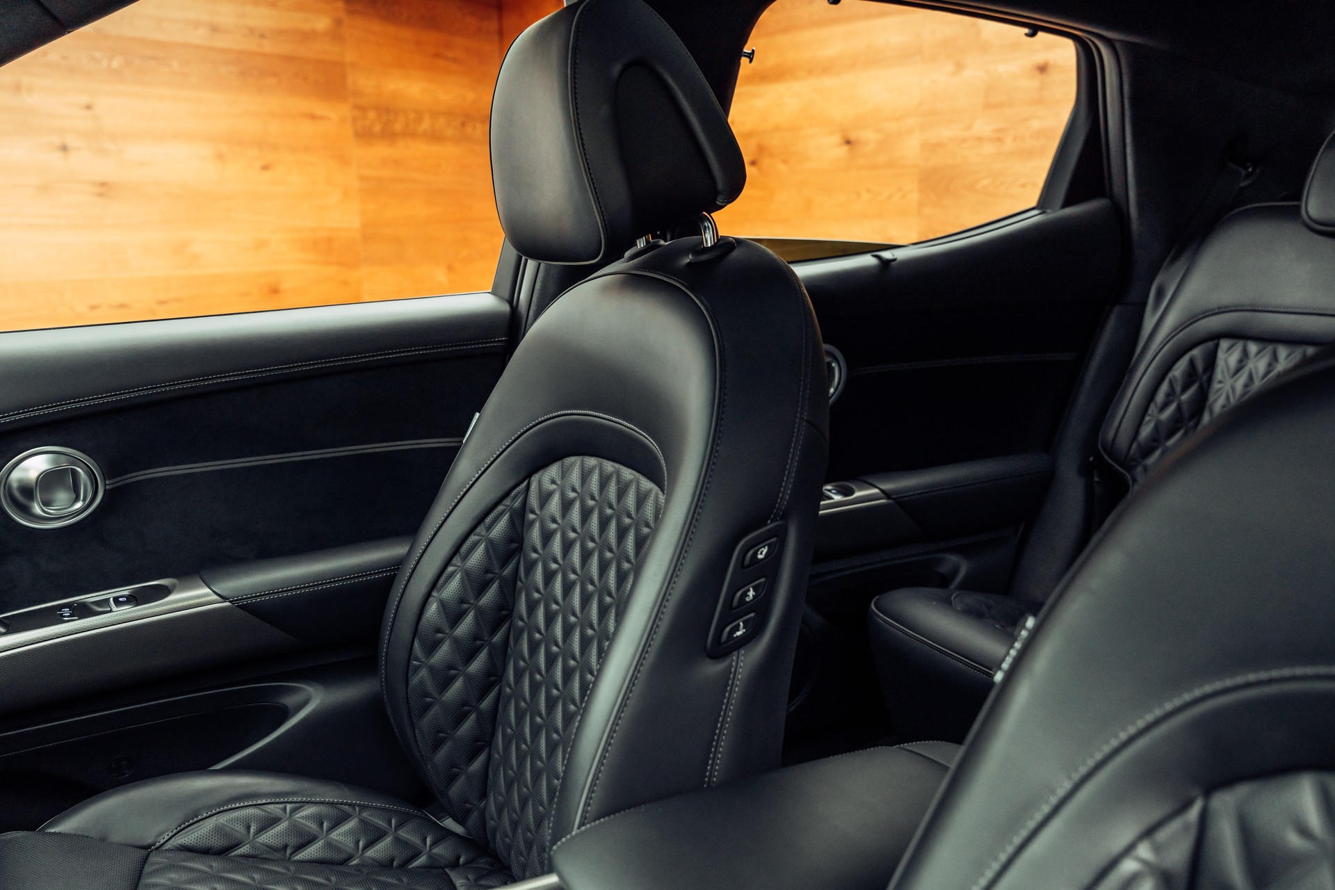 GENESIS GV60 77.4 kWh Sport AWD-image-6