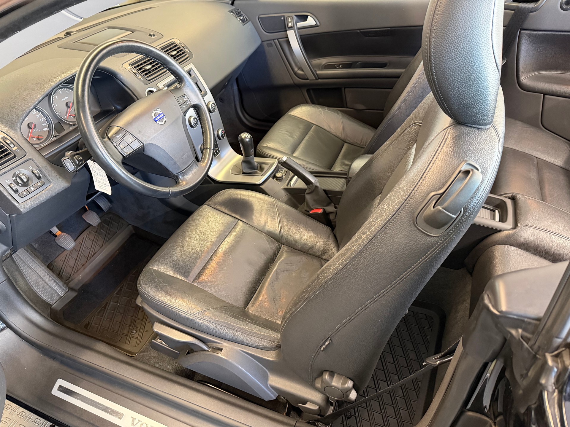 VOLVO C70 2.4i Momentum-image-9