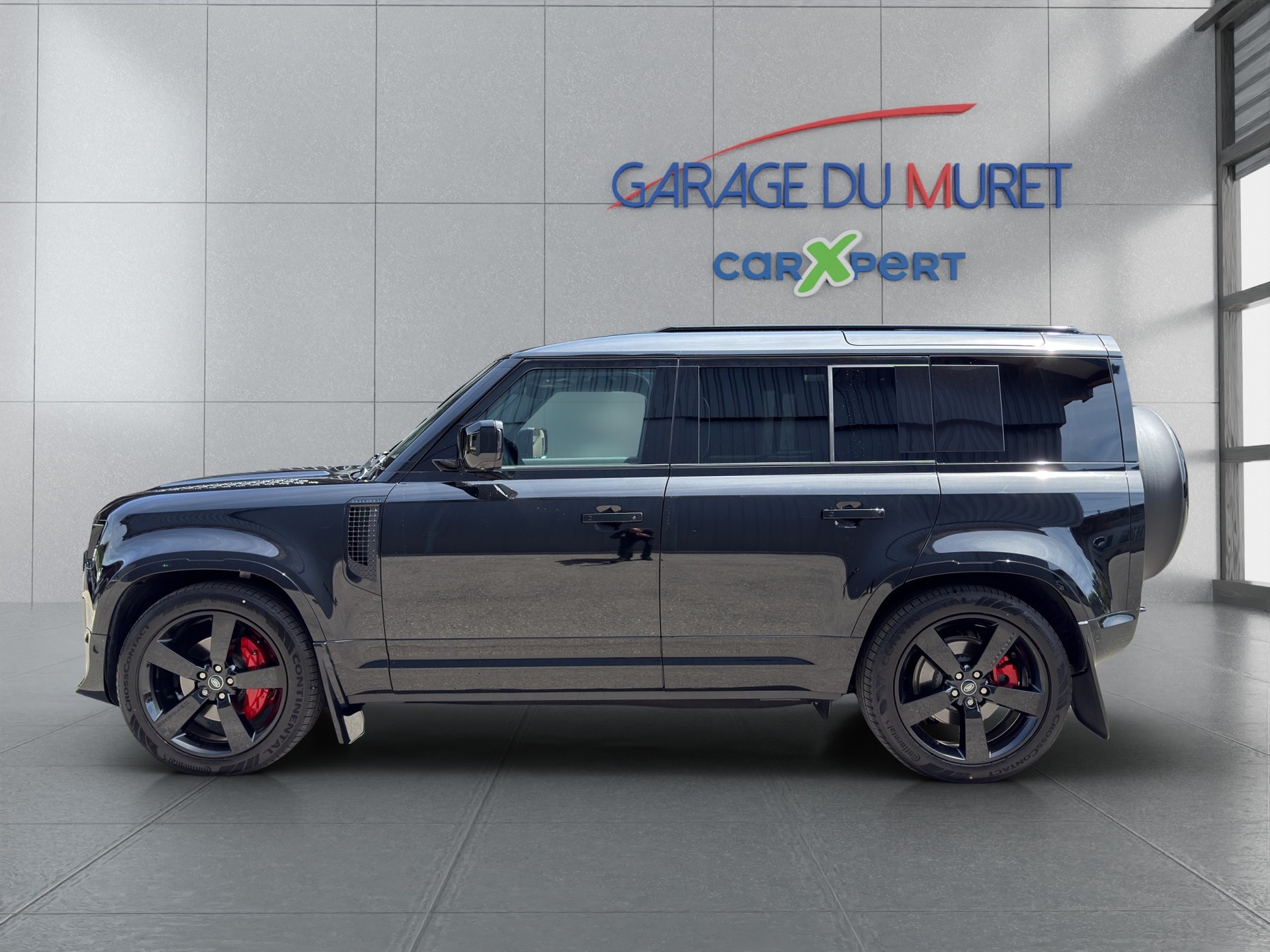LAND ROVER Defender 110 3.0 D I6 300 X-Dynamic HSE AWD AT8-image-1