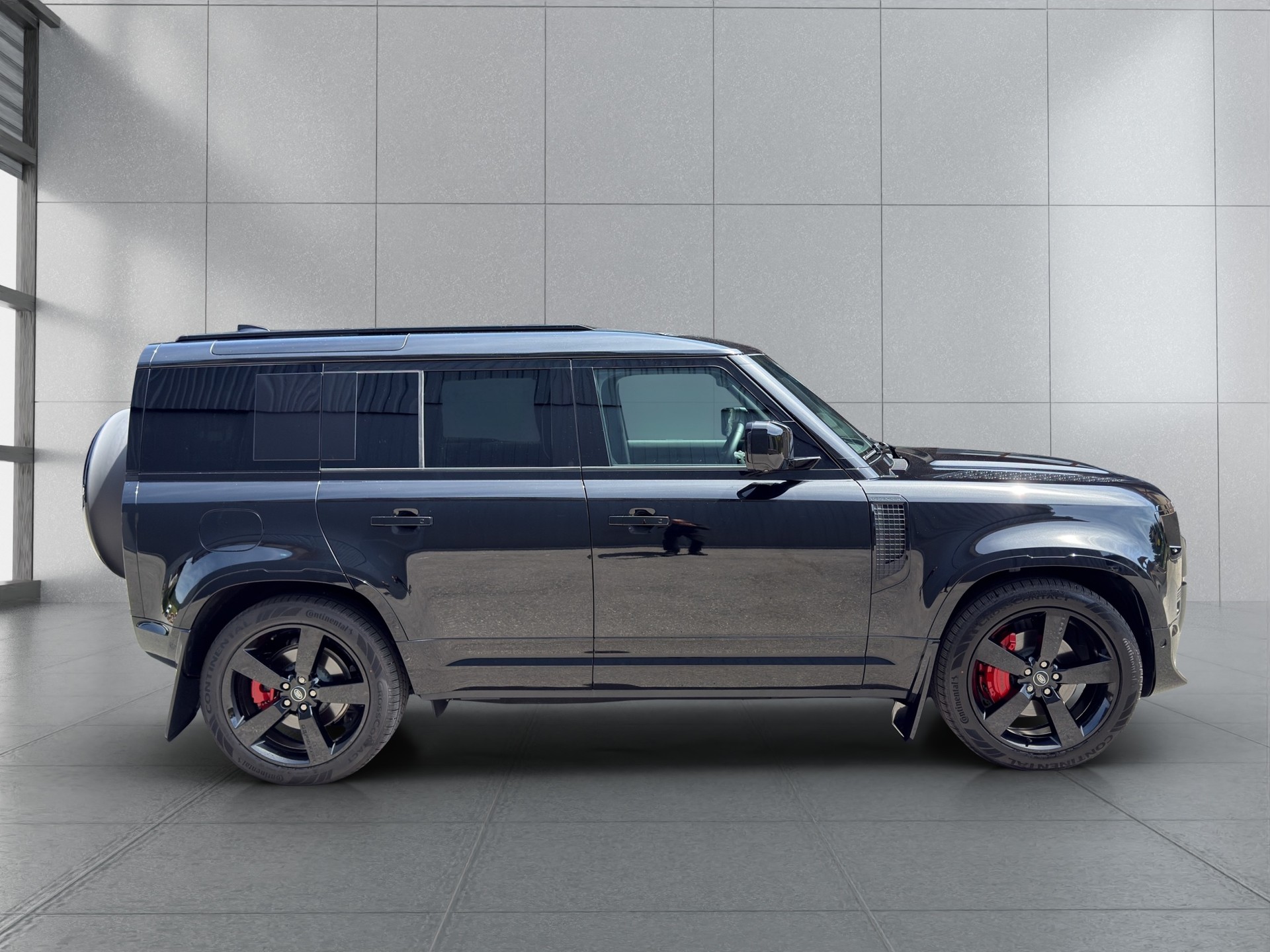 LAND ROVER Defender 110 3.0 D I6 300 X-Dynamic HSE AWD AT8-image-5