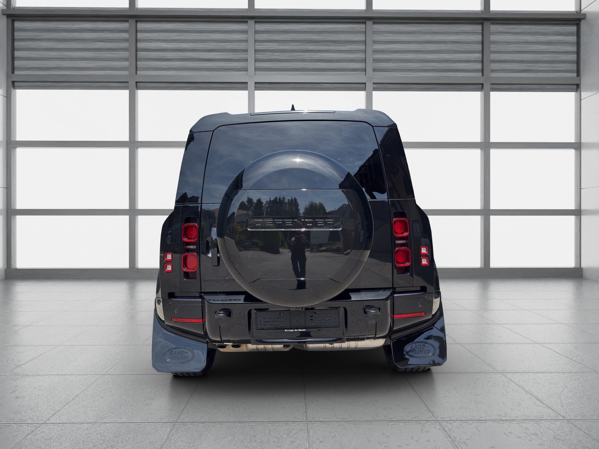 LAND ROVER Defender 110 3.0 D I6 300 X-Dynamic HSE AWD AT8-image-3