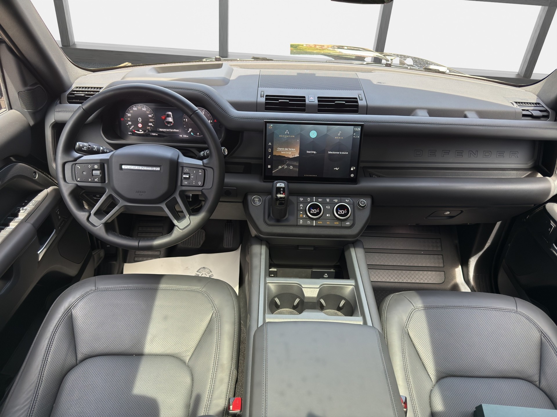LAND ROVER Defender 110 3.0 D I6 300 X-Dynamic HSE AWD AT8-image-9