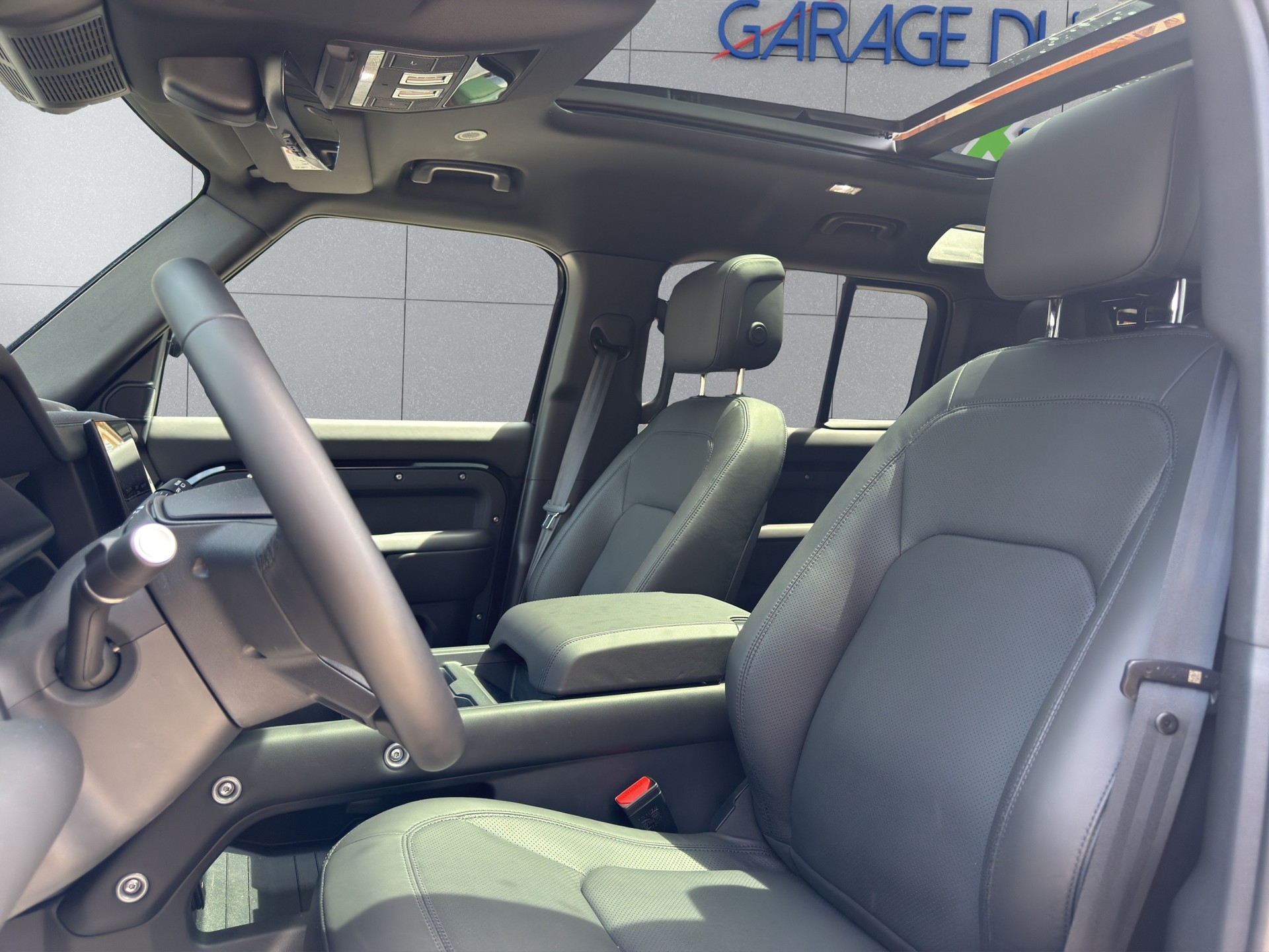 LAND ROVER Defender 110 3.0 D I6 300 X-Dynamic HSE AWD AT8-image-8
