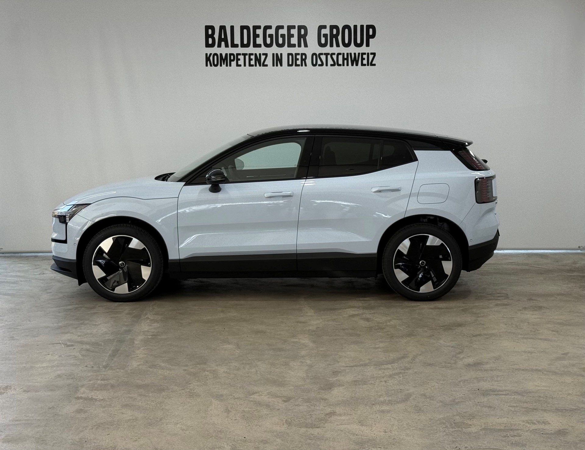 VOLVO EX 30 E60 Twin Ultra Performanc-image-1