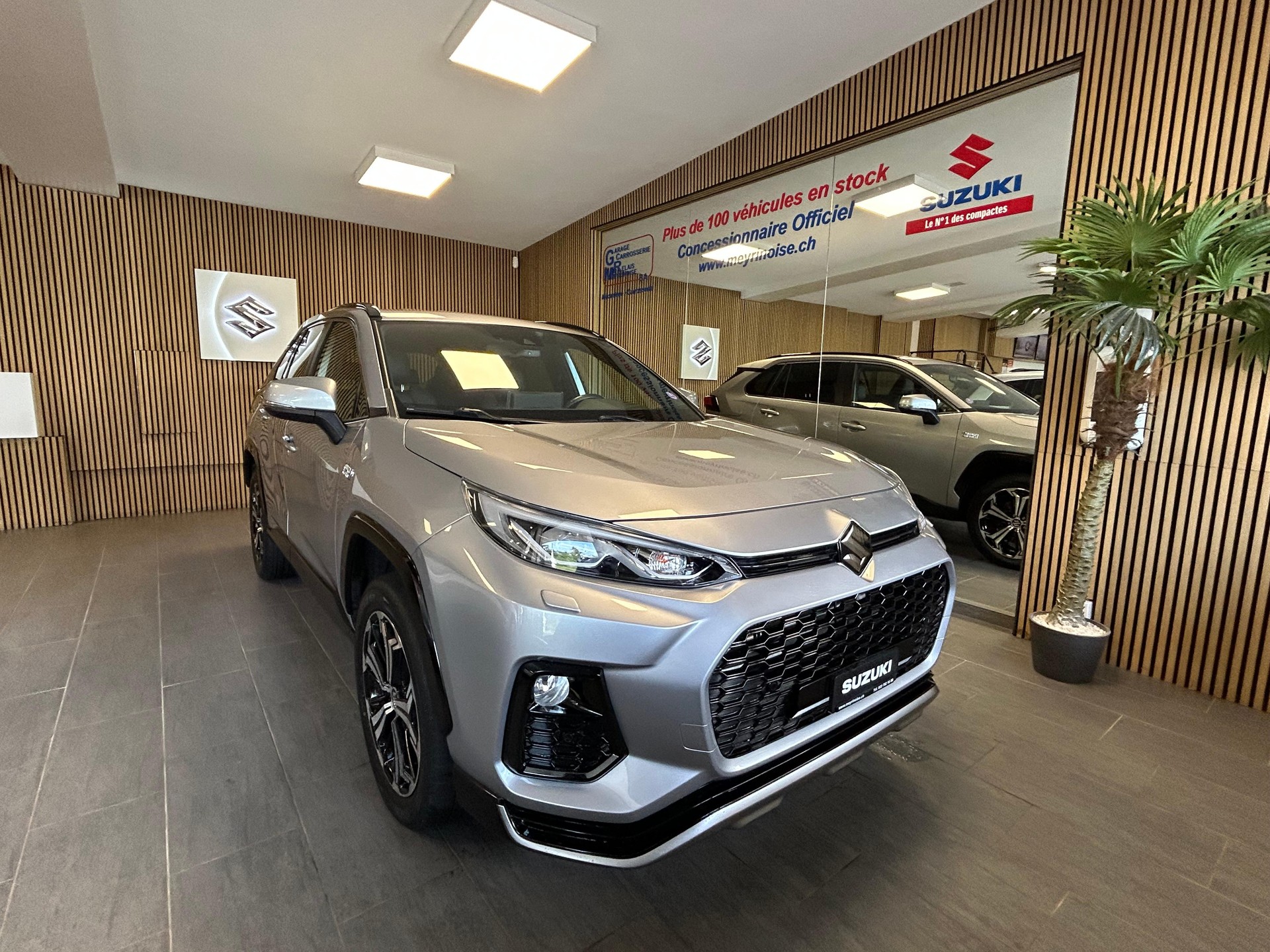 SUZUKI Across 2.5 PHEV Compact Top 4x4-image-1