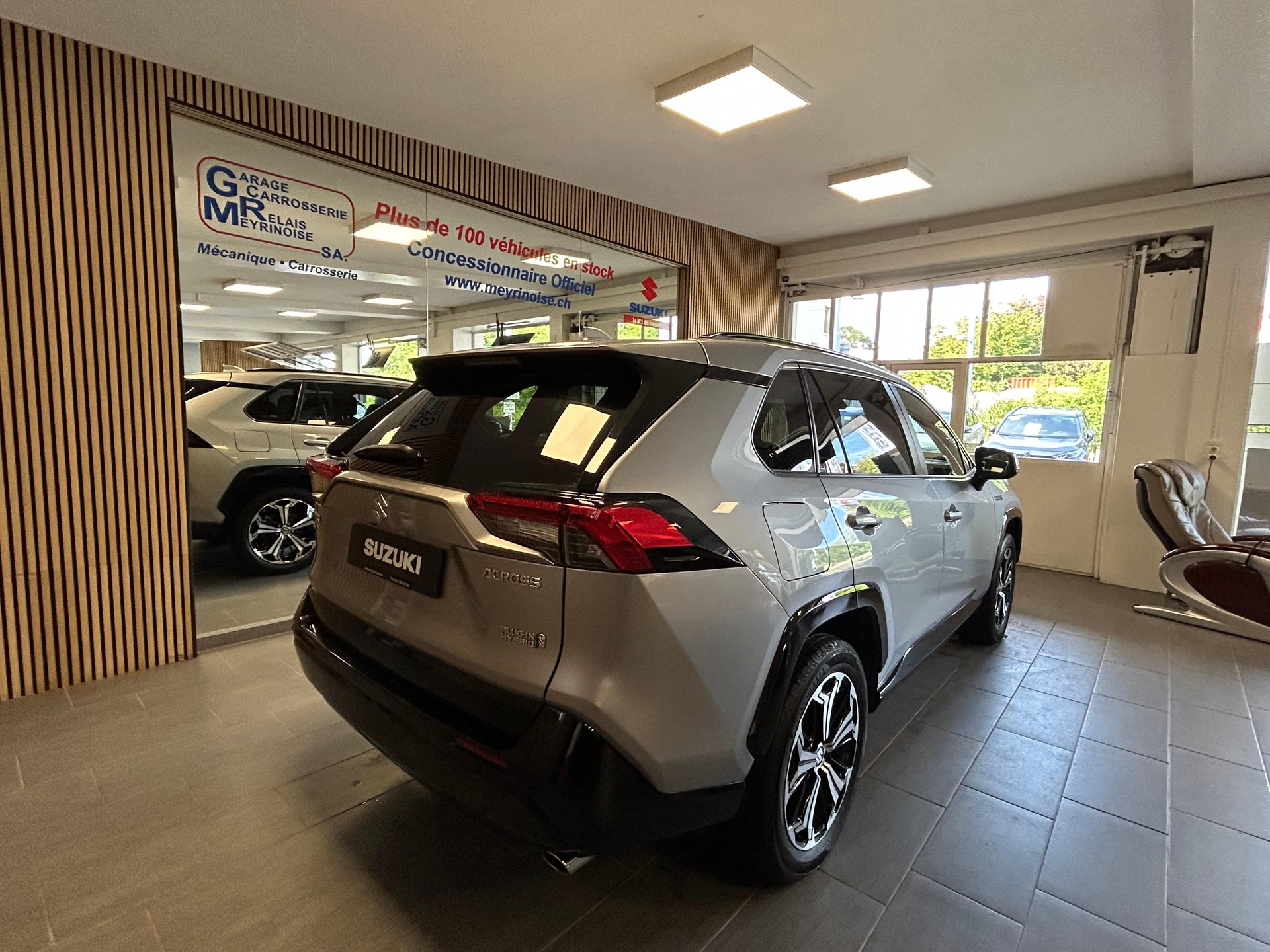 SUZUKI Across 2.5 PHEV Compact Top 4x4-image-6