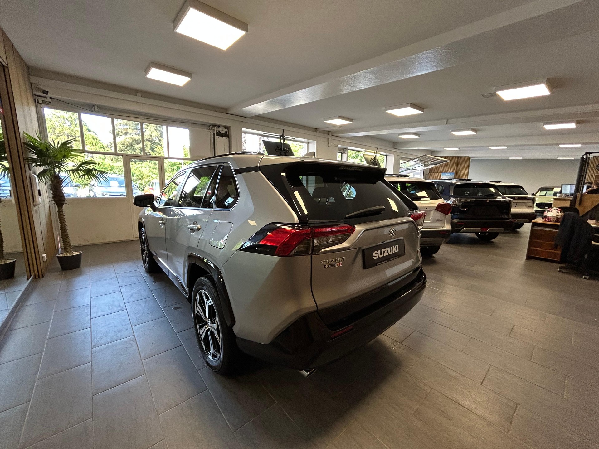 SUZUKI Across 2.5 PHEV Compact Top 4x4-image-4