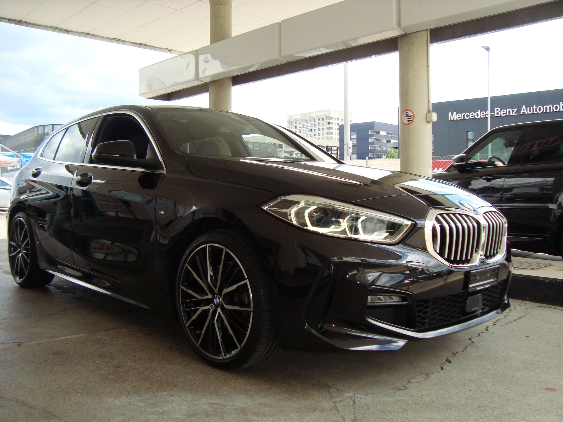 BMW 120i Pure M Sport Steptronic-image-2