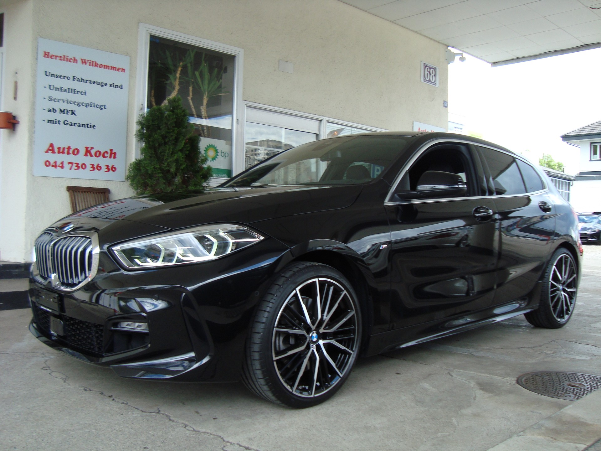 BMW 120i Pure M Sport Steptronic-image-0