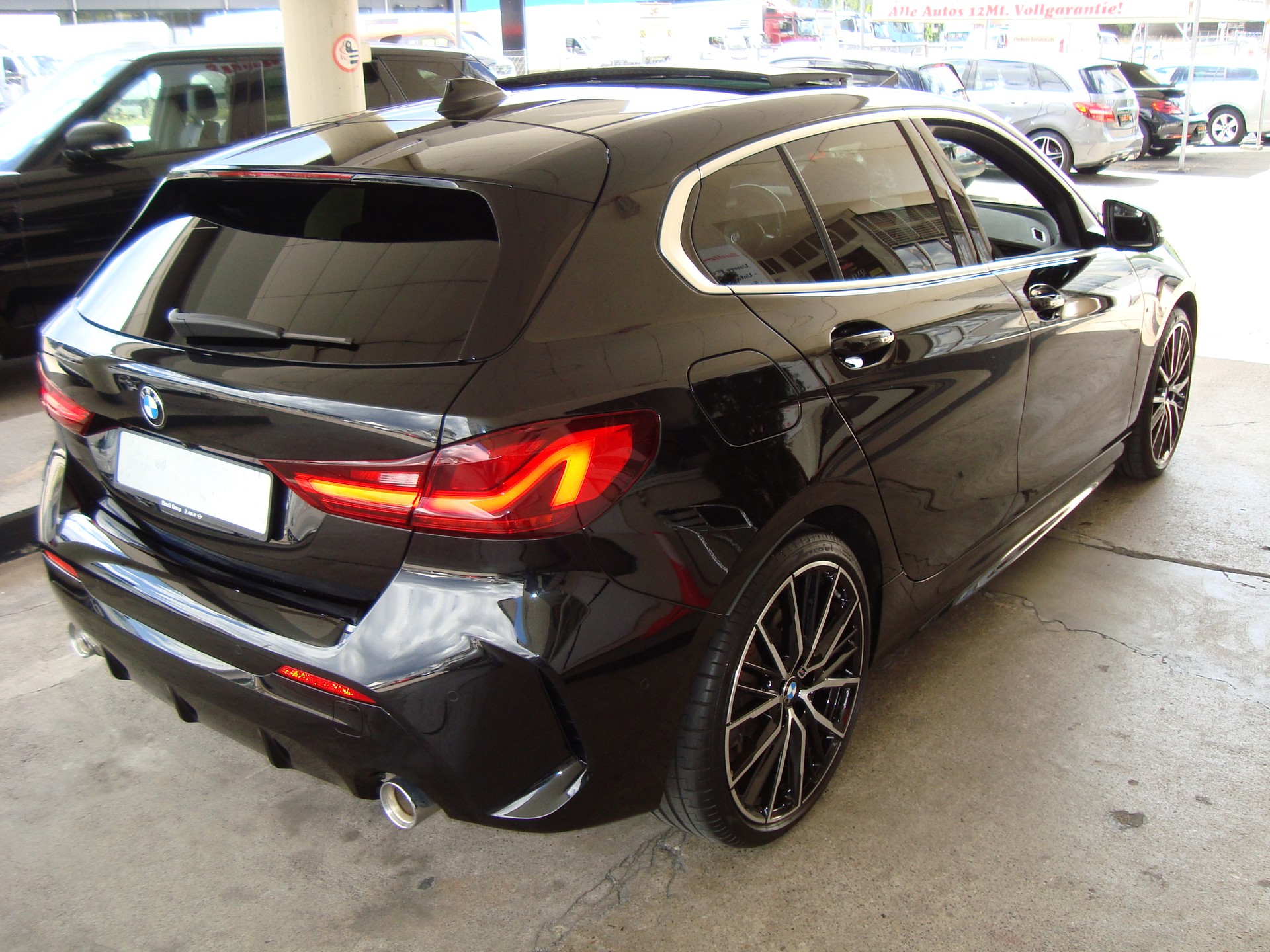 BMW 120i Pure M Sport Steptronic-image-4